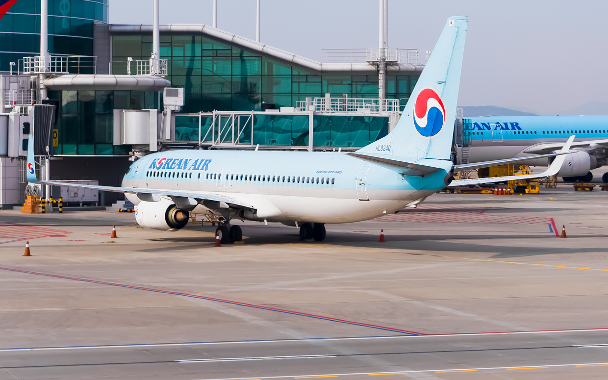Full size: Korean Air Boeing 737-800 HL8240 at Seoul-Incheon International Airport