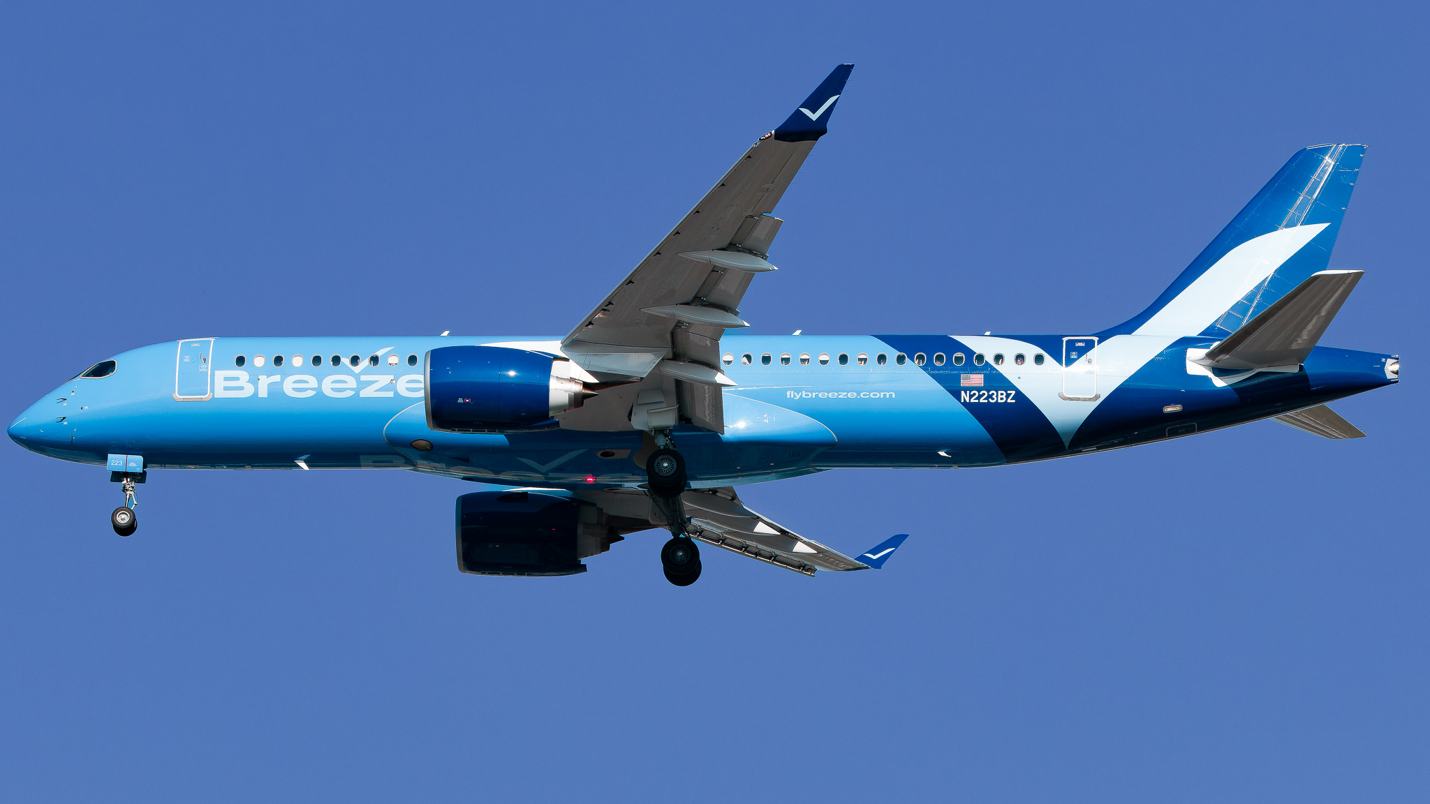 Full size: Breeze Airways Airbus A220-300 N223BZ at Tampa International Airport