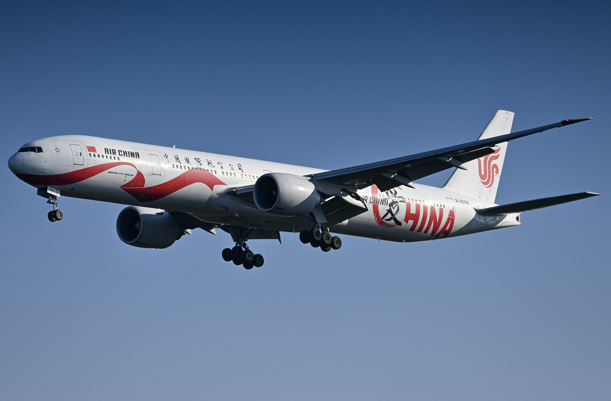 Full size: Air China Boeing 777-300ER B-2006 at Washington Dulles International Airport