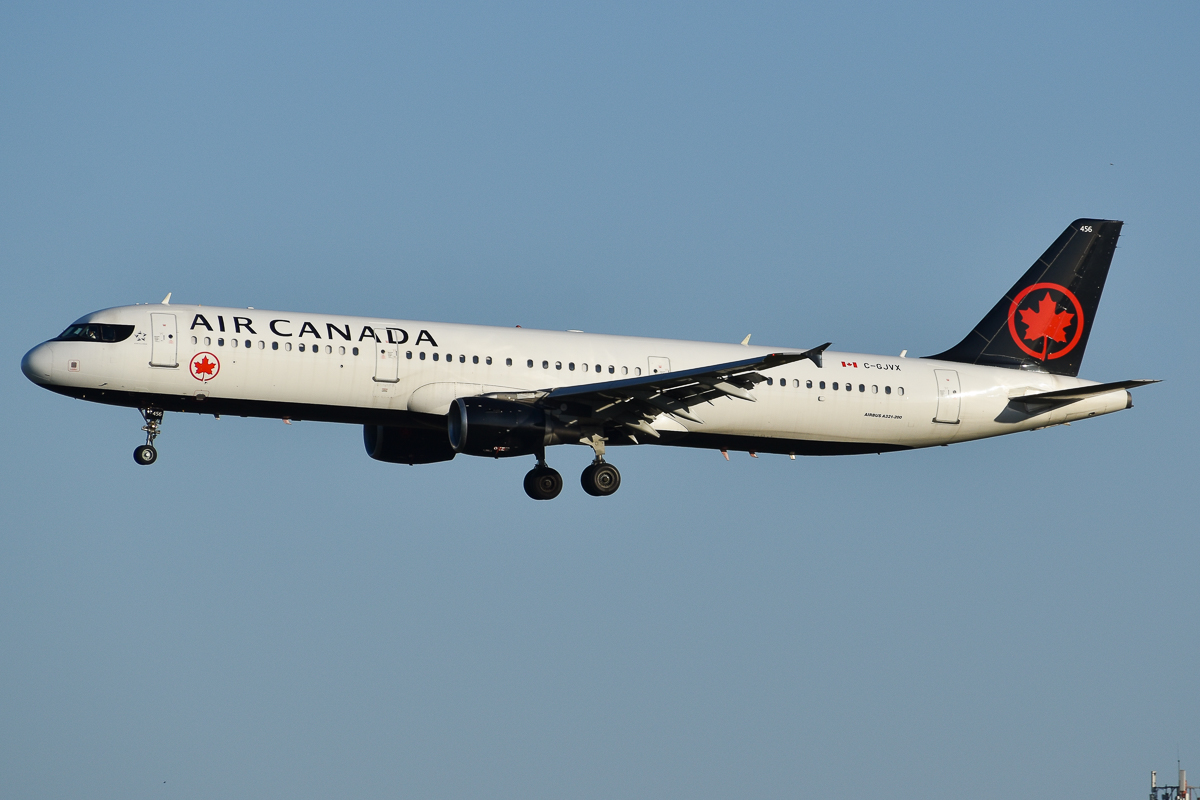 Full size: Air Canada Airbus A321-200 C-GJVX at Lester B Pearson International Airport