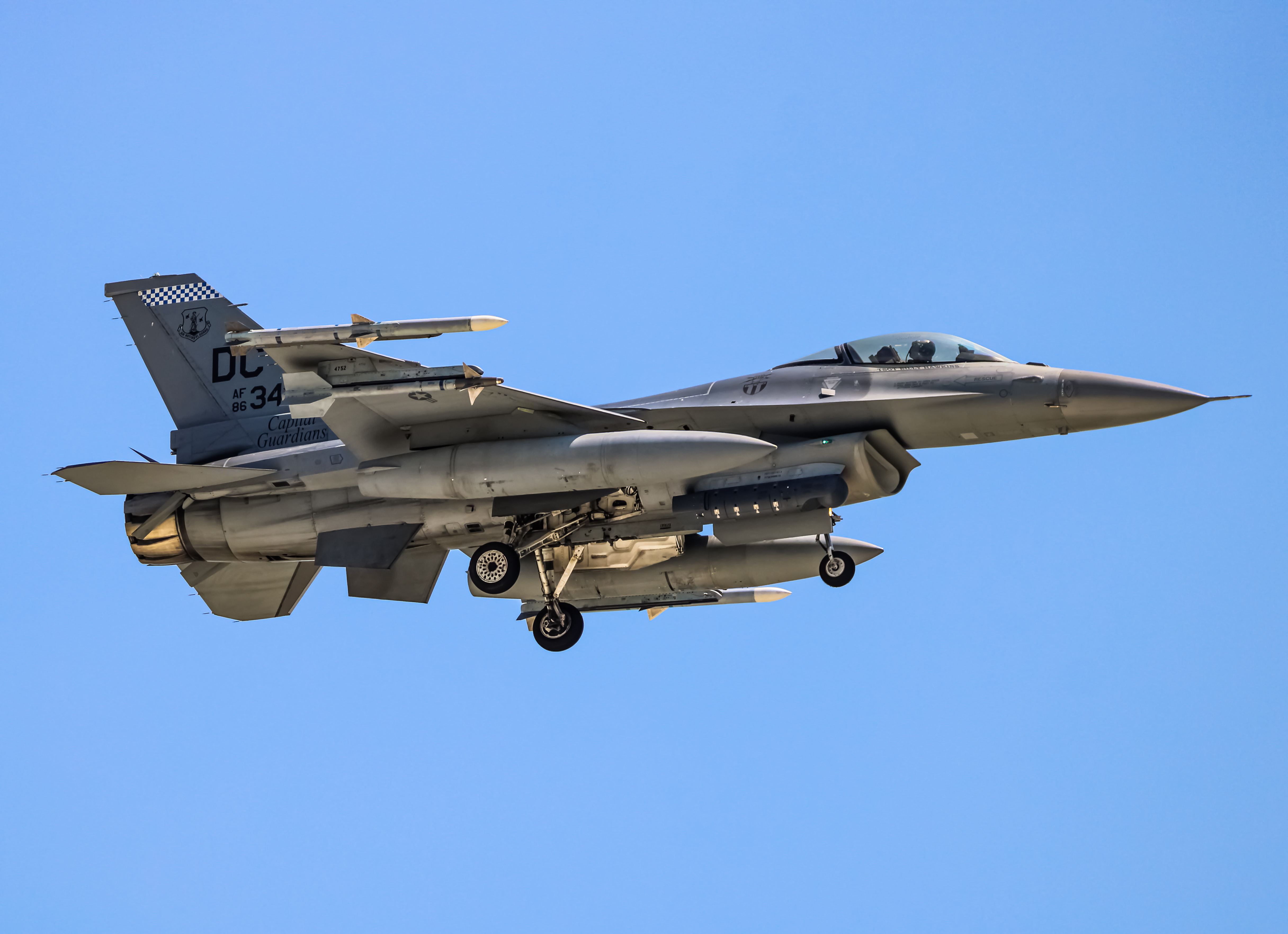 Full size: USAF - United States Air Force General Dynamics F-16 86-0340 at Joint Base Andrews