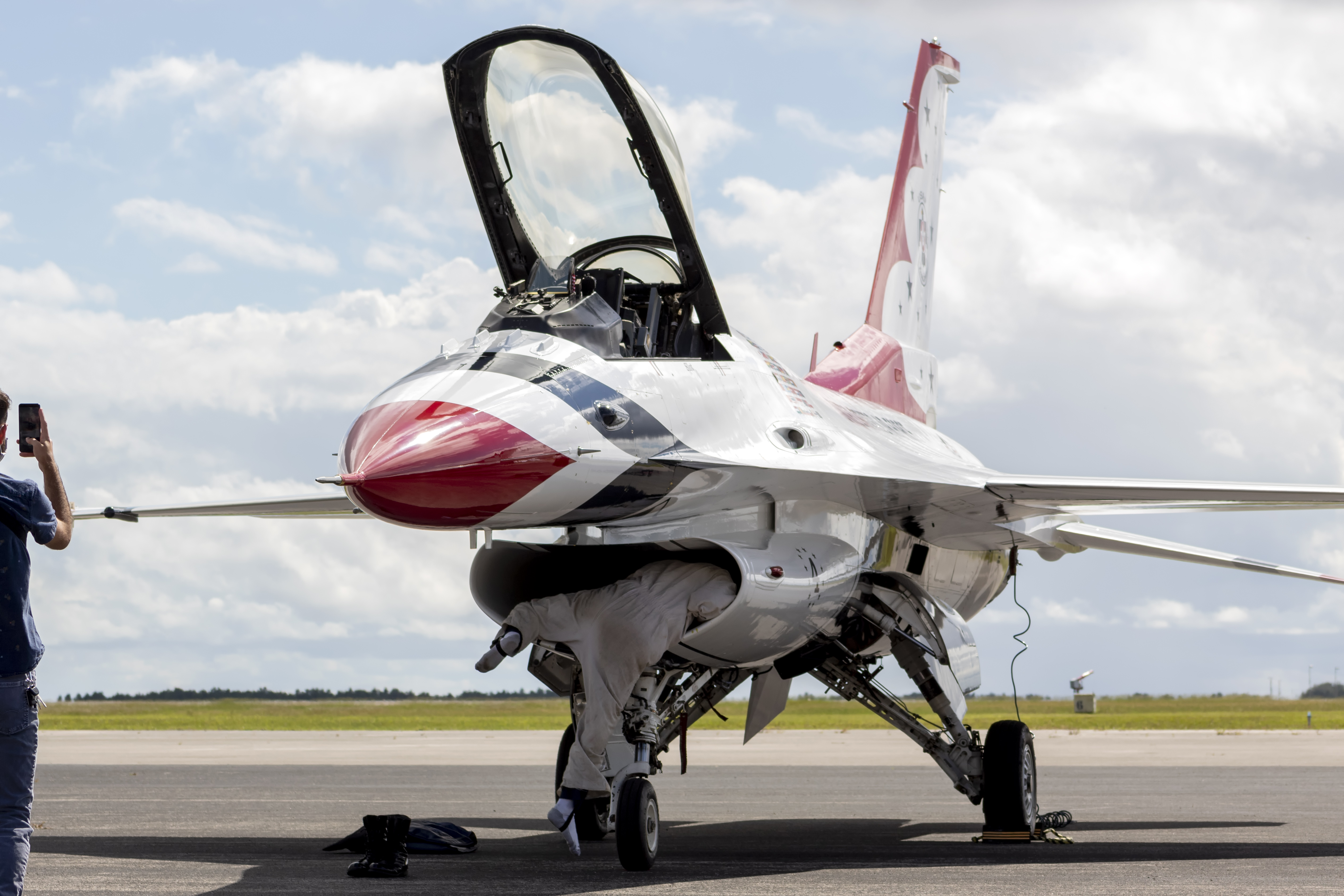 Full size: USAF - United States Air Force Lockheed Martin F-16 Fighting Falcon 91-0392 at Orlando Sanford International Airport