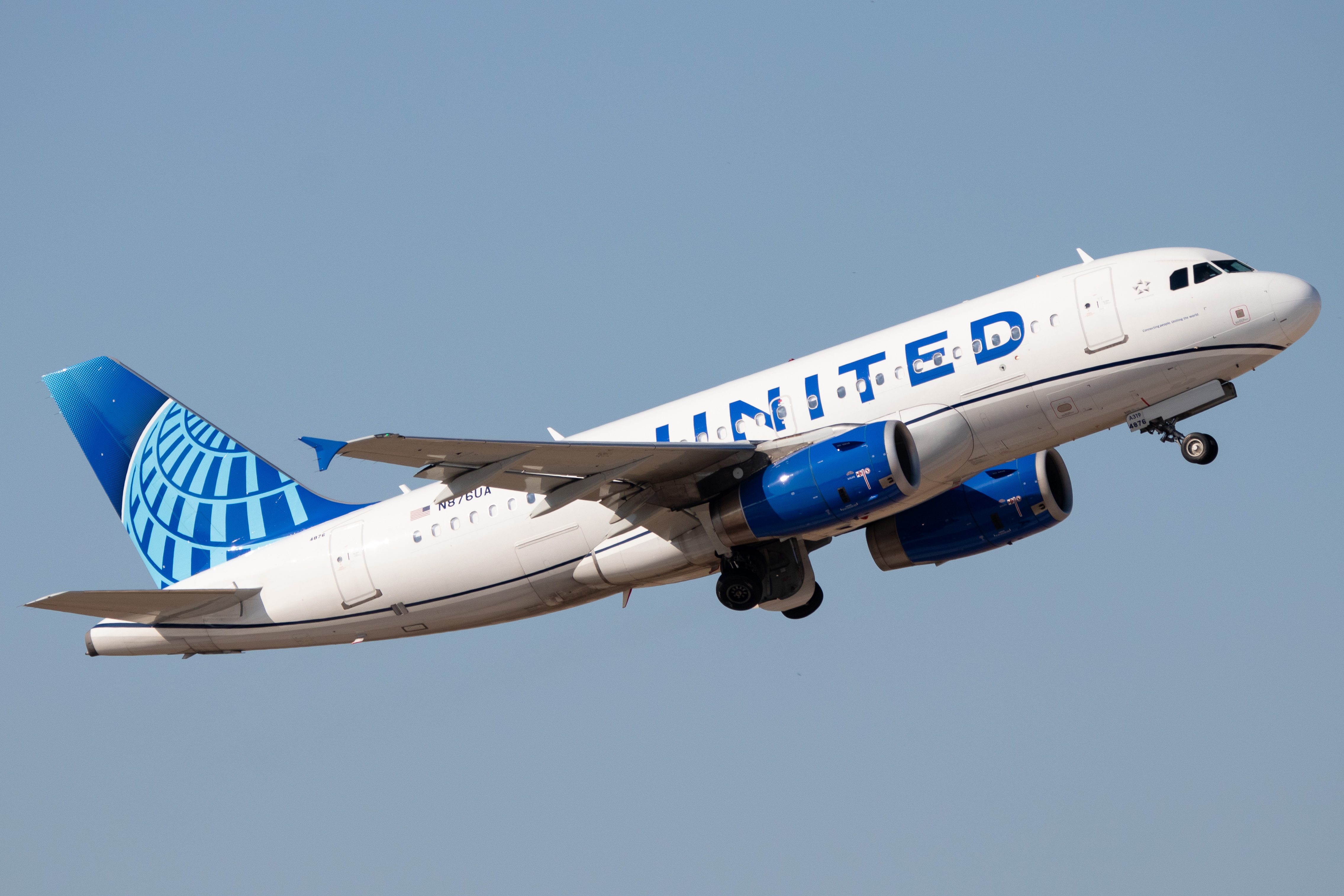 Full size: United Airlines Airbus A319 N876UA at San Antonio International Airport