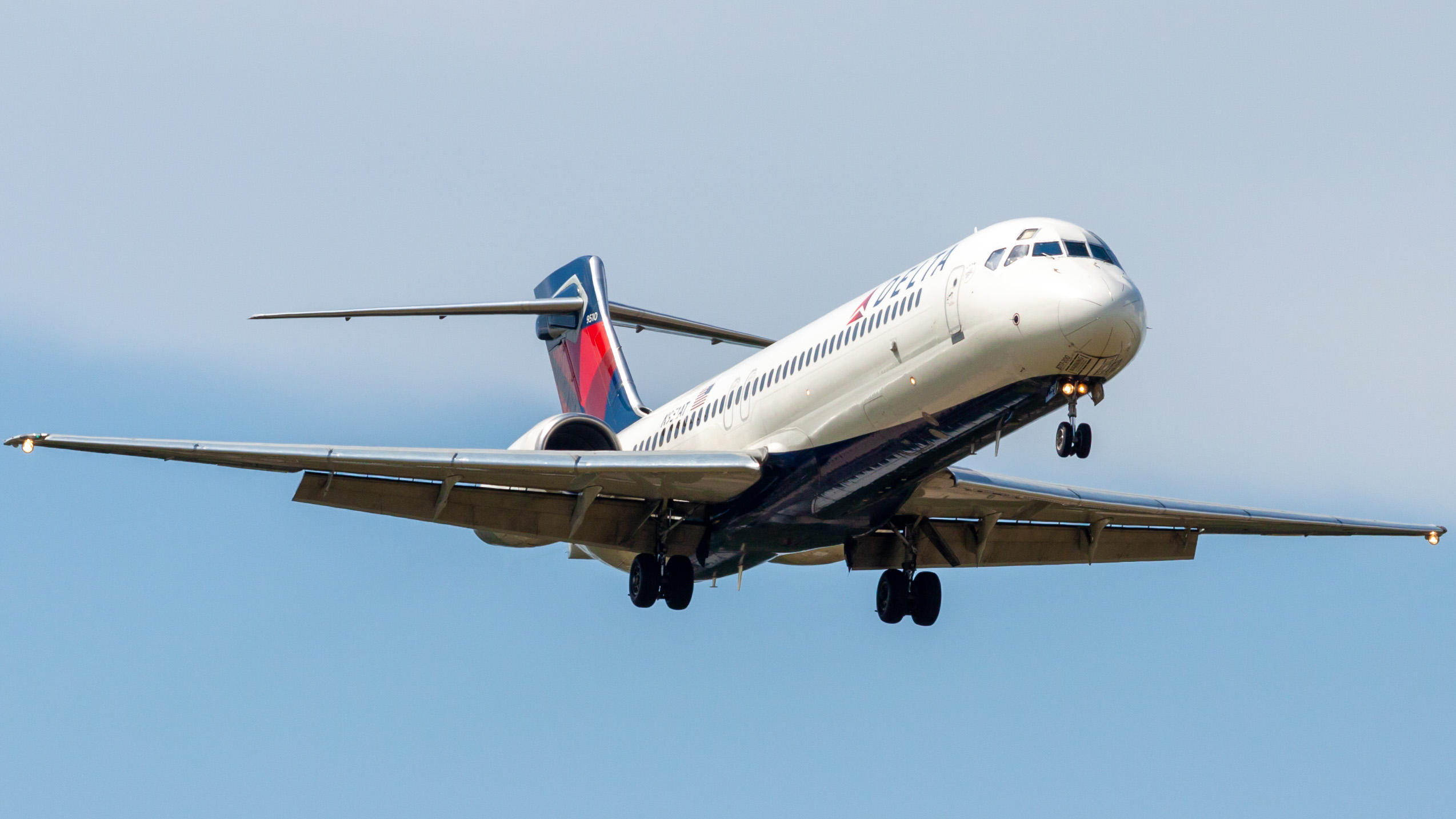 Full size: Delta Airlines Boeing 717-200 N951AT at William P Hobby Airport
