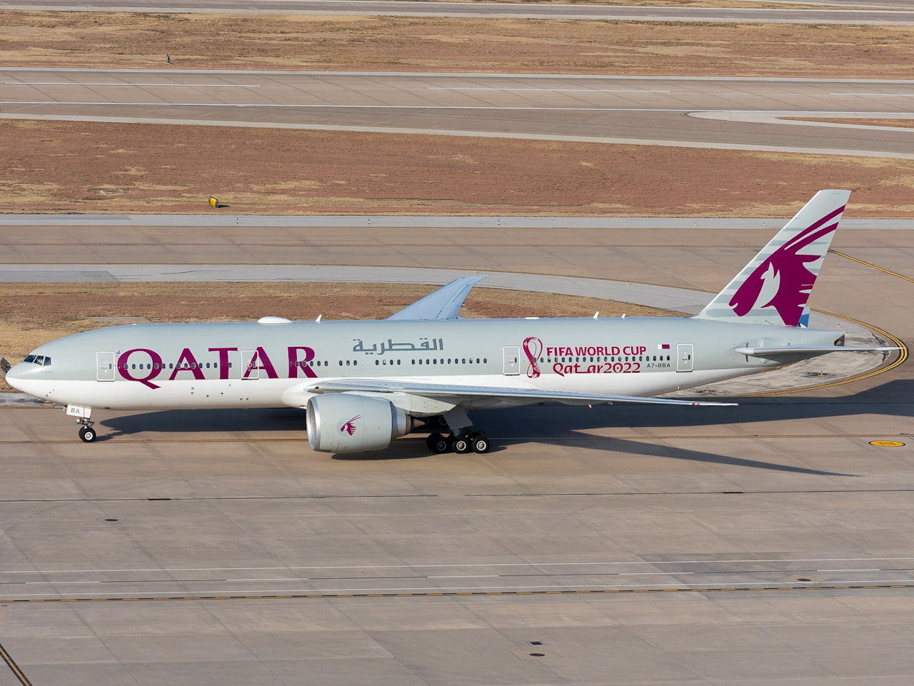 Full size: Qatar Airways Boeing 777-200LR A7-BBA at Dallas-Fort Worth International Airport