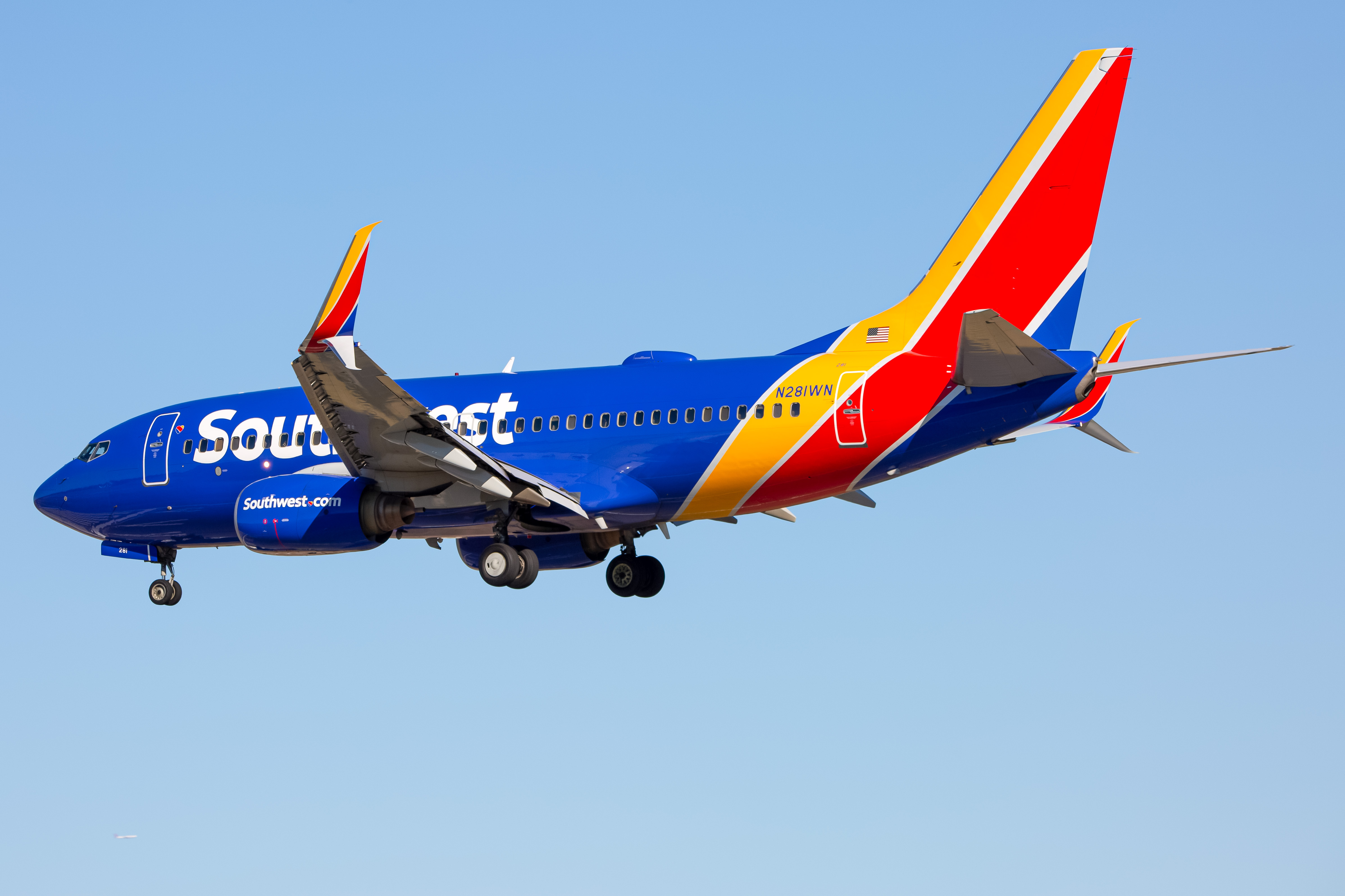 Full size: Southwest Airlines Boeing 737-700 N281WN at Baltimore/Washington International Thurgood Marshall Airport