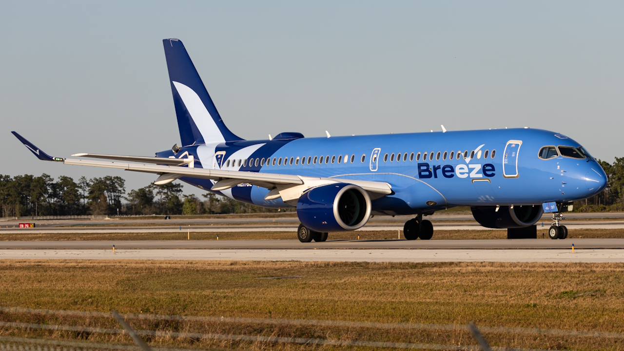 Full size: Breeze Airways Airbus A220-300 N217BZ at Orlando International Airport