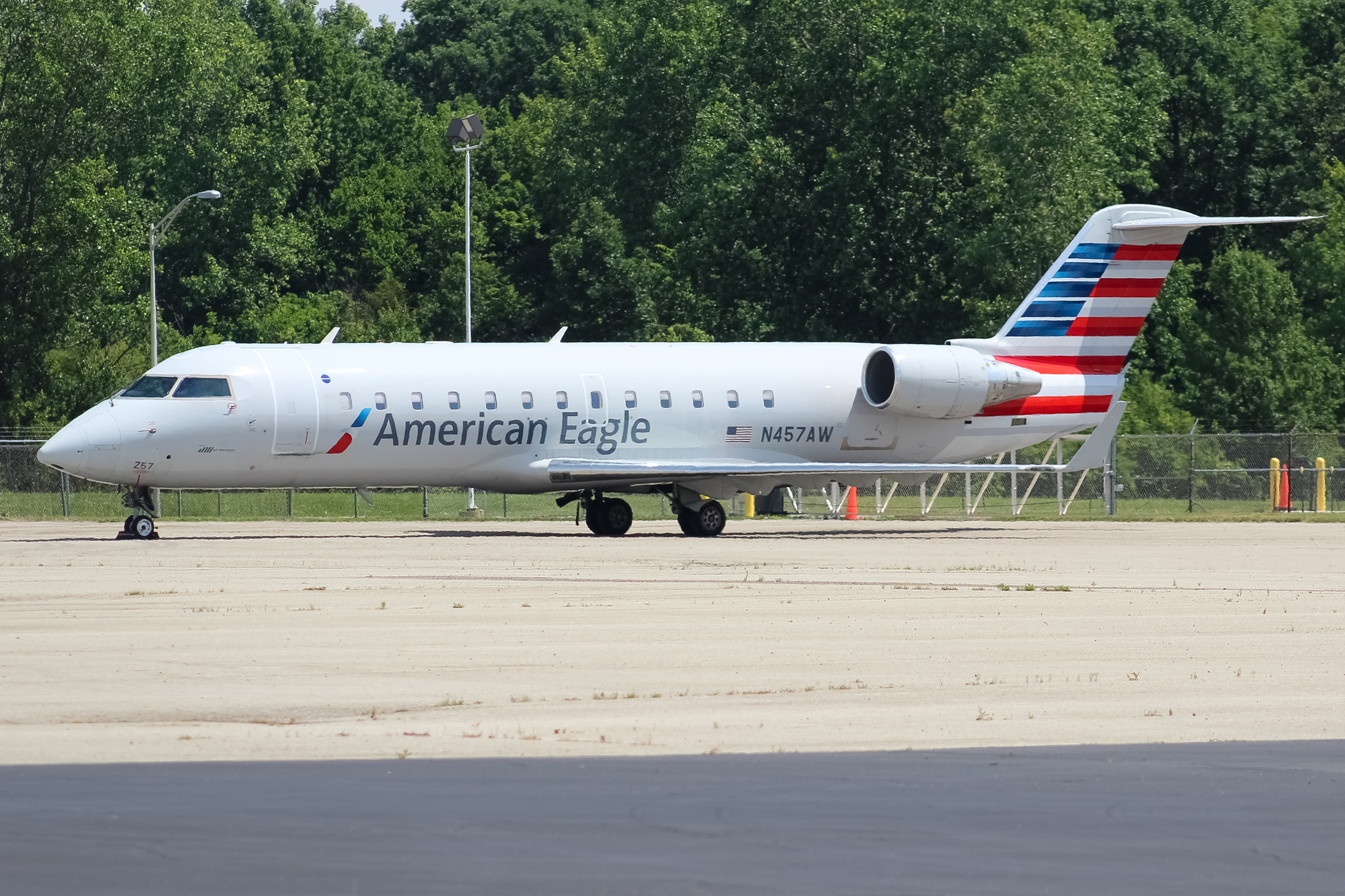 Full size: American Eagle Mitsubishi CRJ-200 N457AW at James M Cox Dayton International Airport