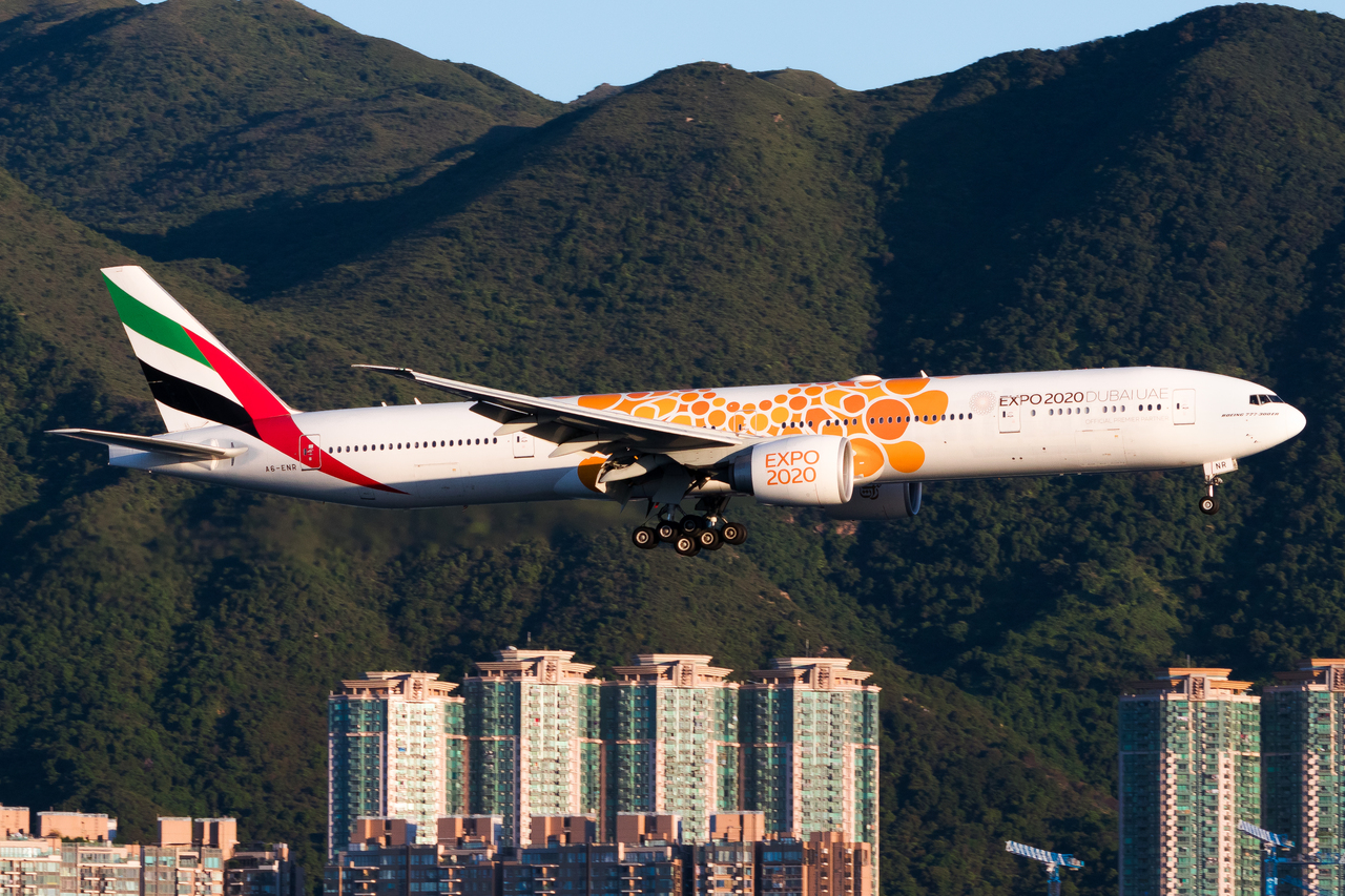 Full size: Emirates Boeing 777-300ER A6-ENR at Hong Kong International Airport