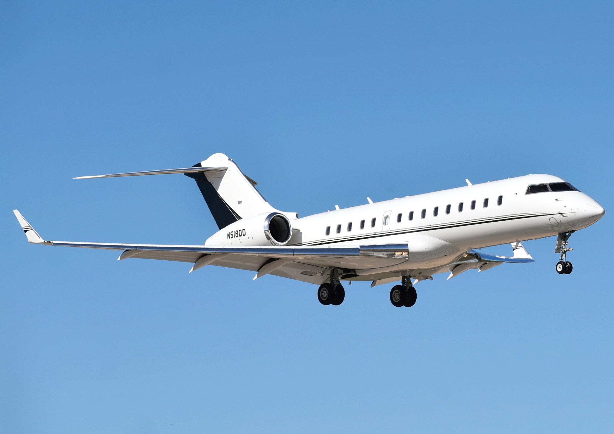 Full size: PRIVATE Bombardier Global Express N518DD at Aeropuerto de Cabo San Lucas Internacional