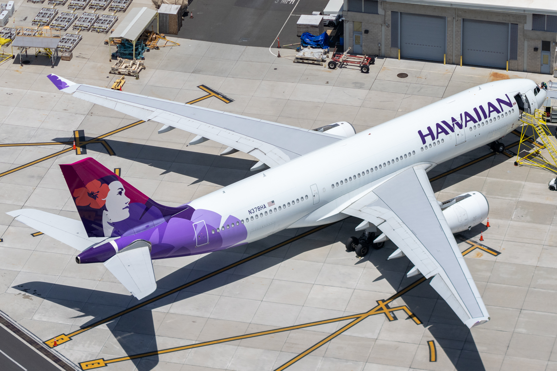 Full size: Hawaiian Airlines Airbus A330-200 N378HA at Daniel K Inouye International Airport