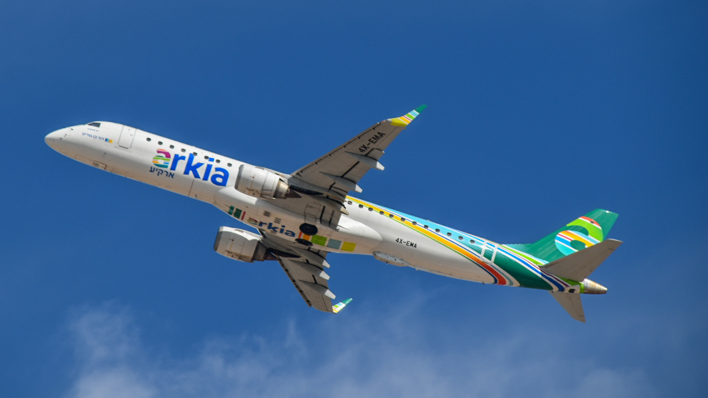 Full size: Arkia Embraer E195 4X-EMA at Tel Aviv-Ben Gurion Airport