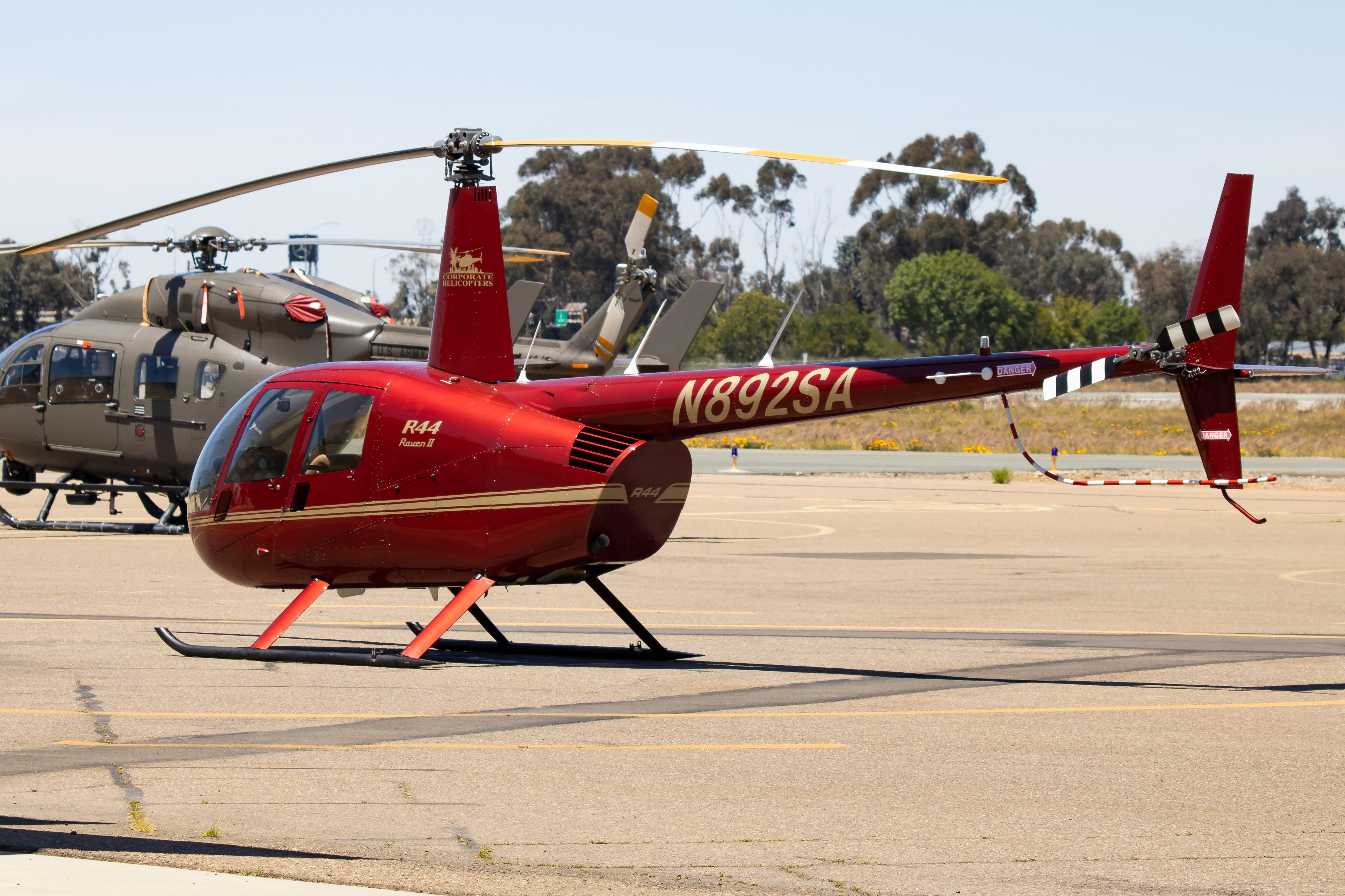 Full size: Corporate Helicopters Robinson R44 II  N892SA at Montgomery-Gibbs Executive Airport