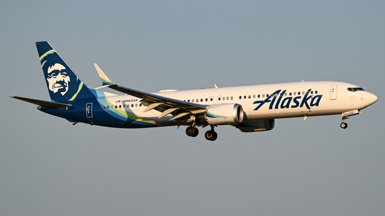 Full size: Alaska Airlines Boeing 737 MAX 9 N969AK at Dallas-Fort Worth International Airport