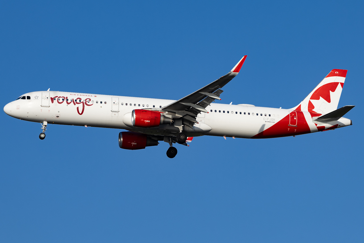 Full size: Air Canada Rouge Airbus A321-200 C-FGQH at Tampa International Airport