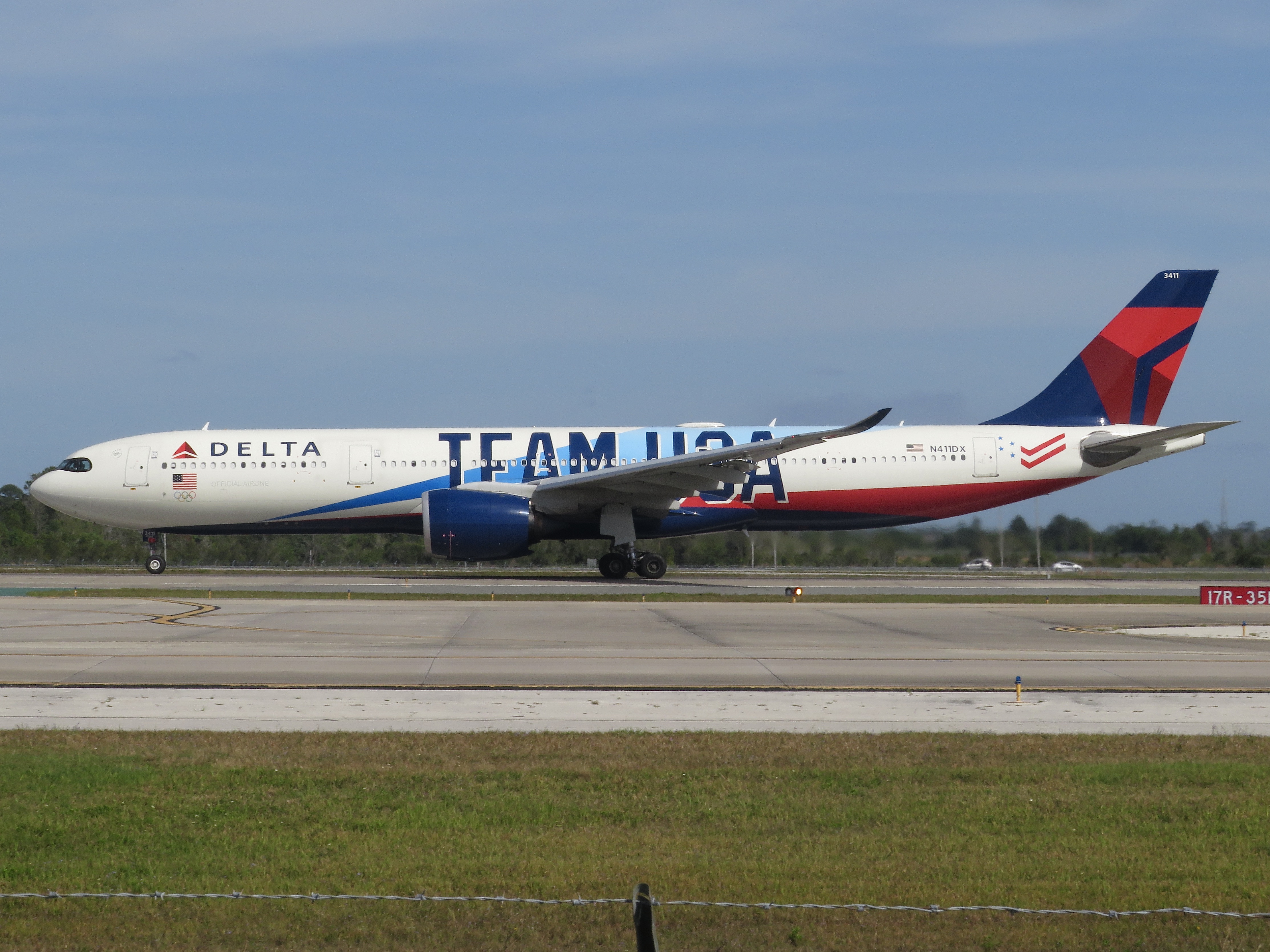Full size: Delta Airlines Airbus A330-900 N411DX at Orlando International Airport