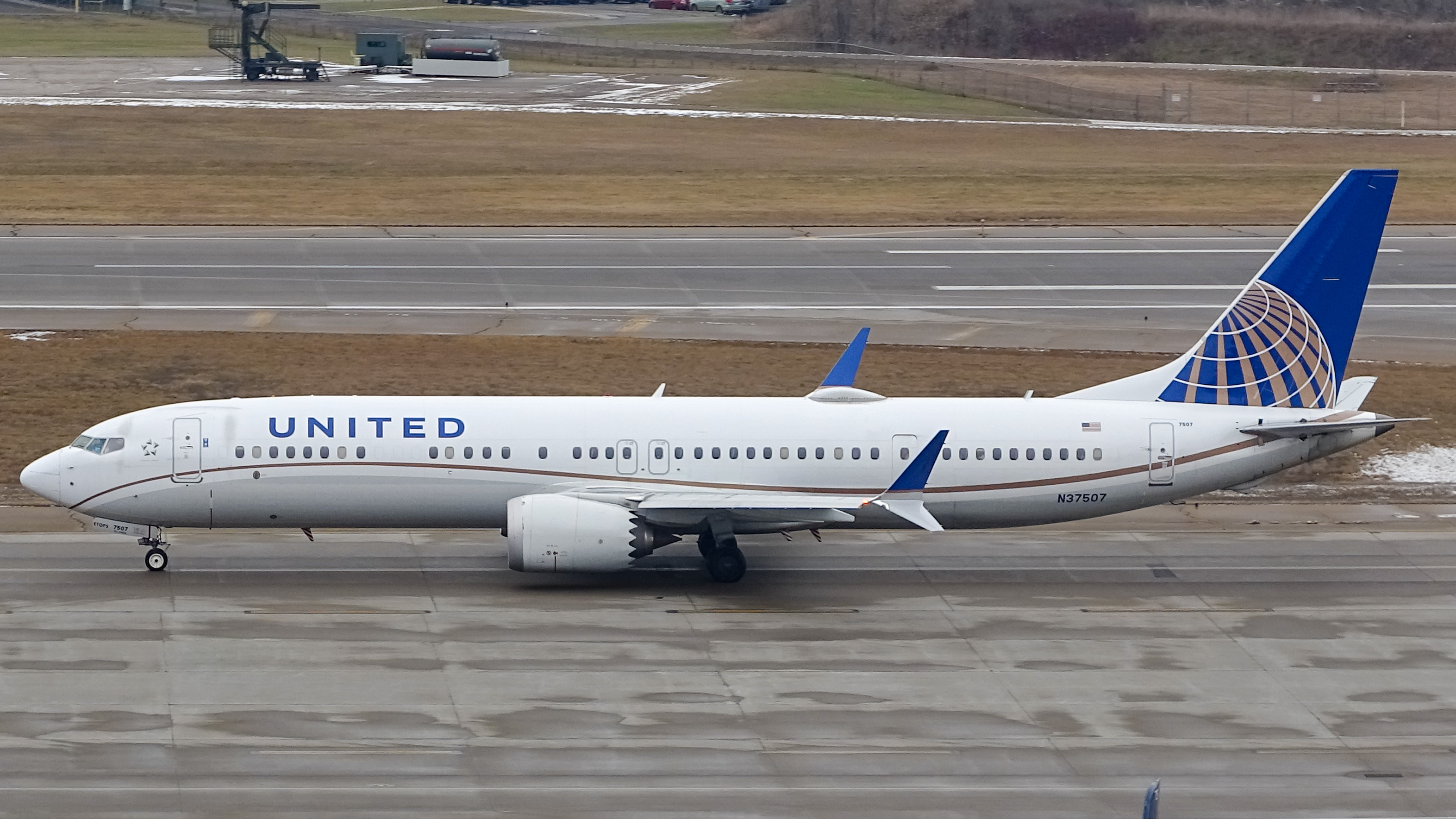 Full size: United Airlines Boeing 737 MAX 9 N37507 at Minneapolis-St Paul International/Wold-Chamberlain Airport