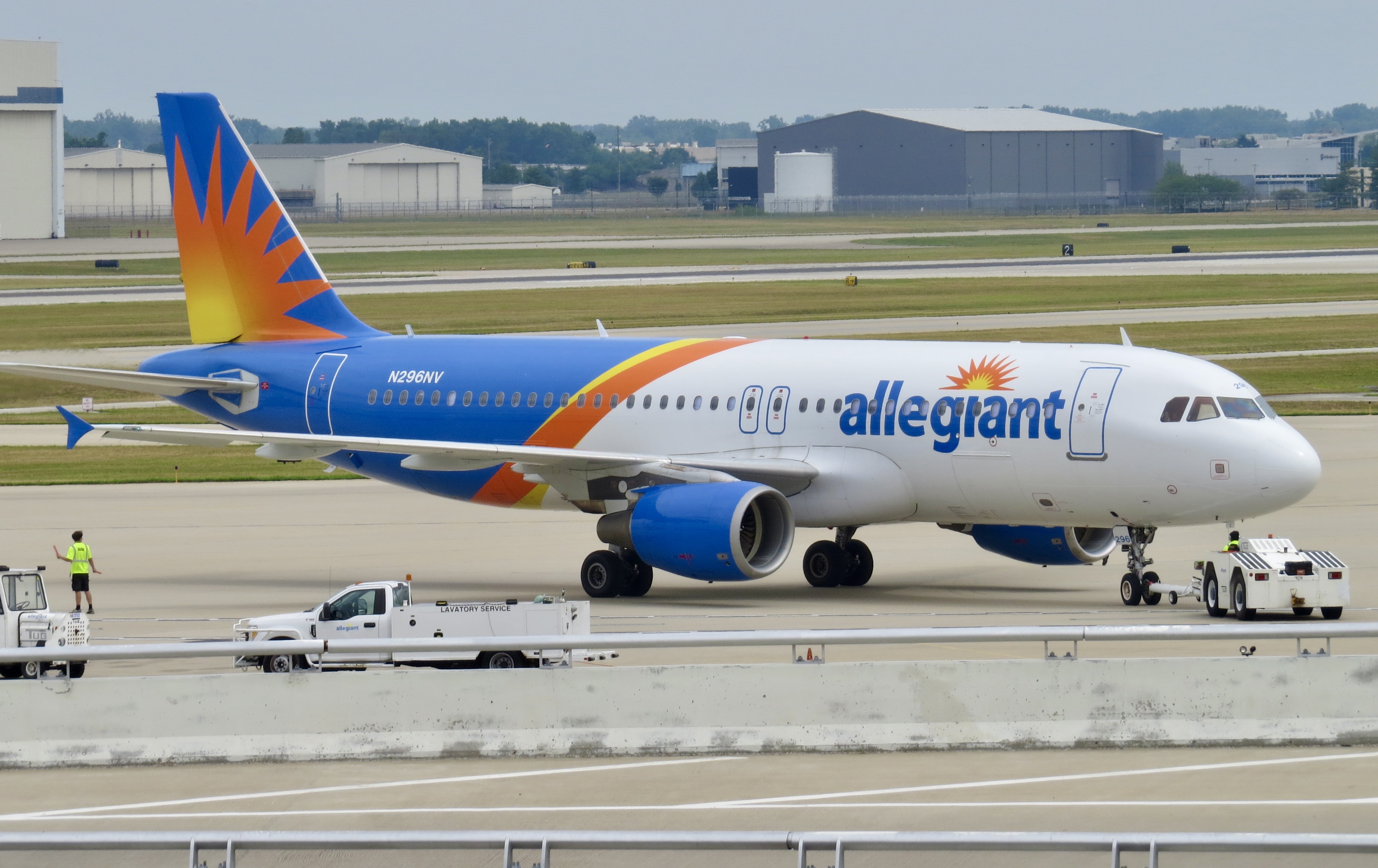 Full size: Allegiant Air Airbus A320 N296NV at Indianapolis International Airport