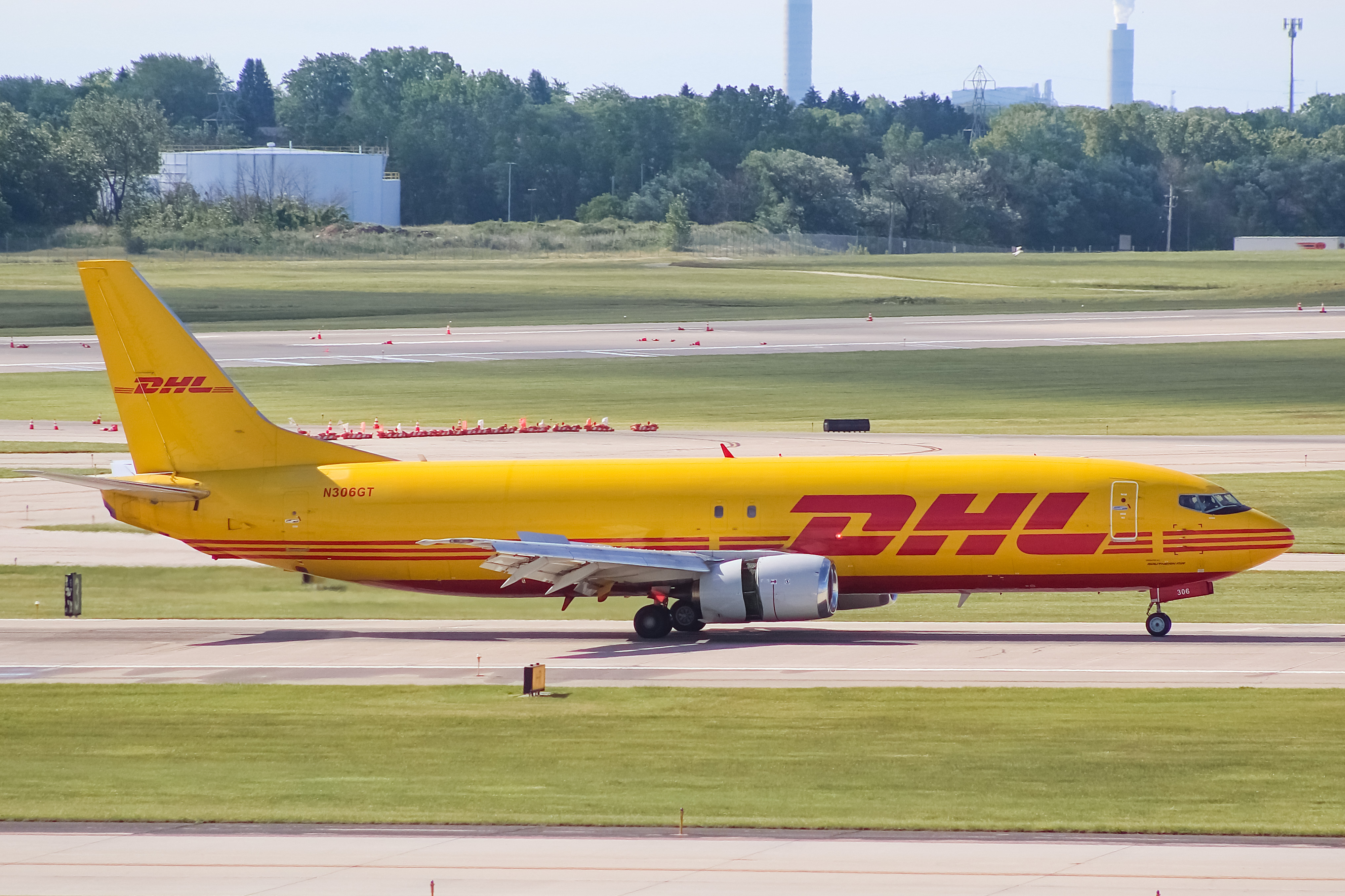 Full size: DHL  Boeing 737-400F N306GT at General Mitchell International Airport