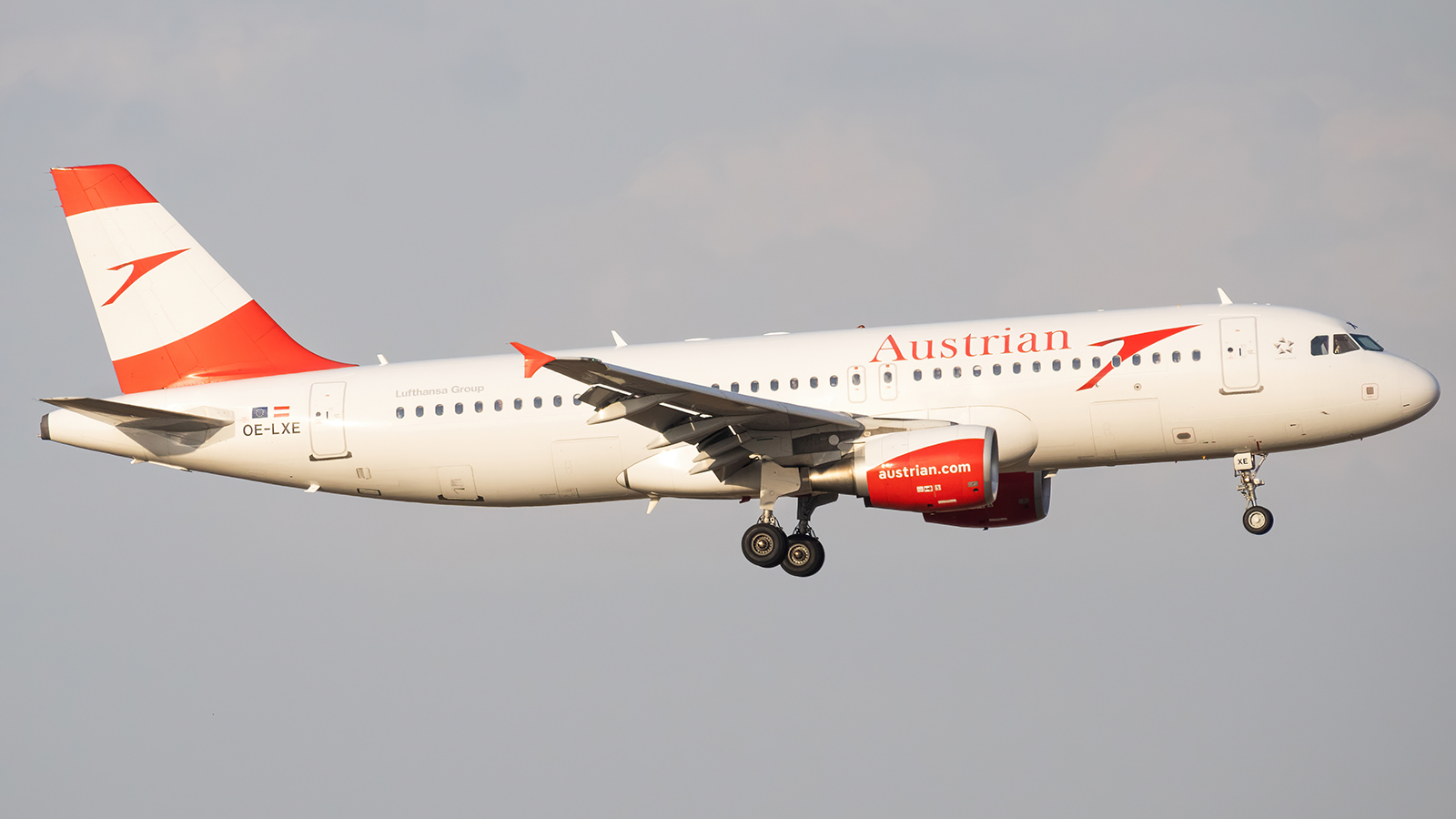 Full size: Austrian Airlines Airbus A320 OE-LXE at Vienna International Airport