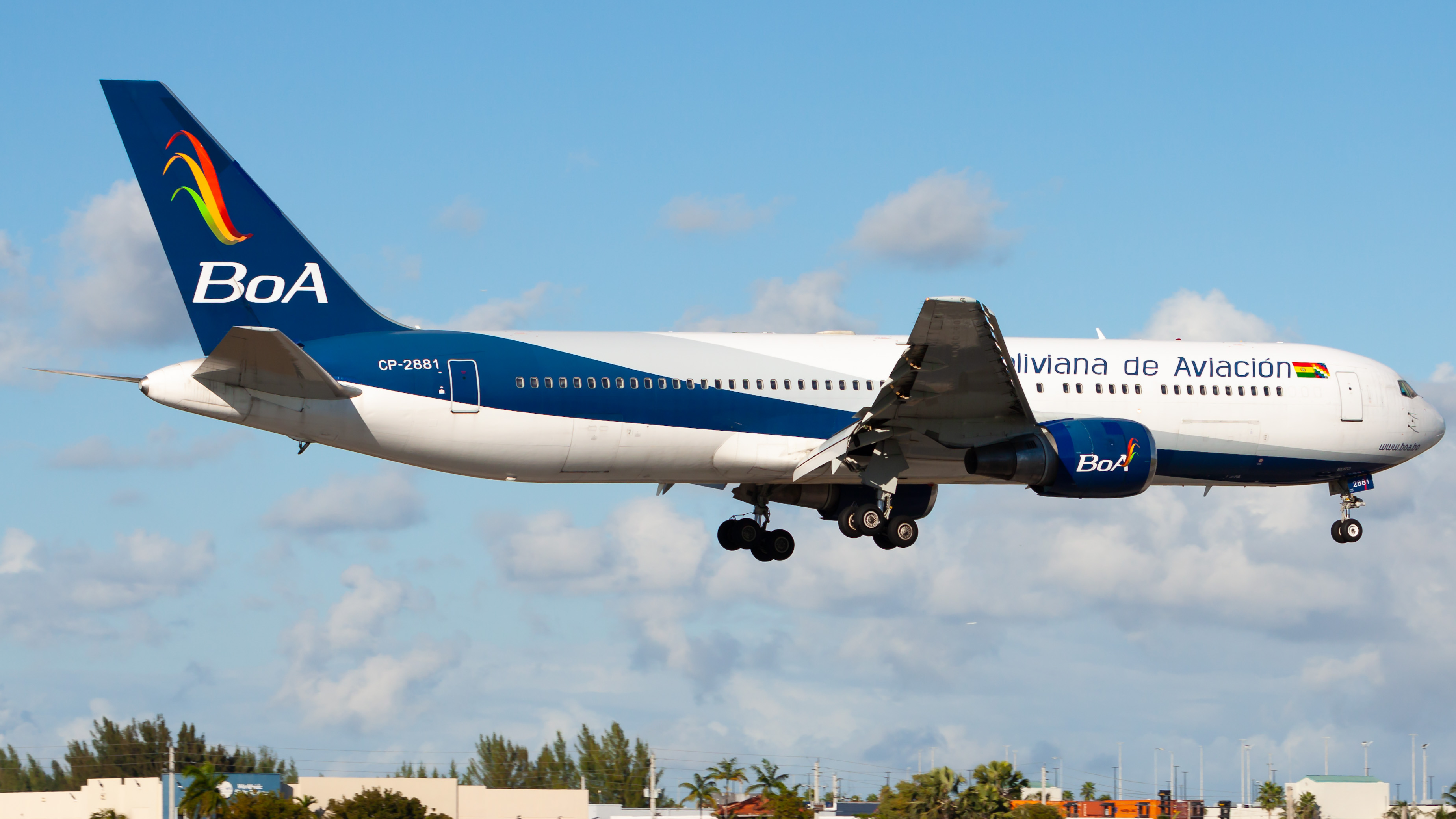 Full size: Boliviana de Aviación Boeing 767-300ER CP-2881 at Miami International Airport
