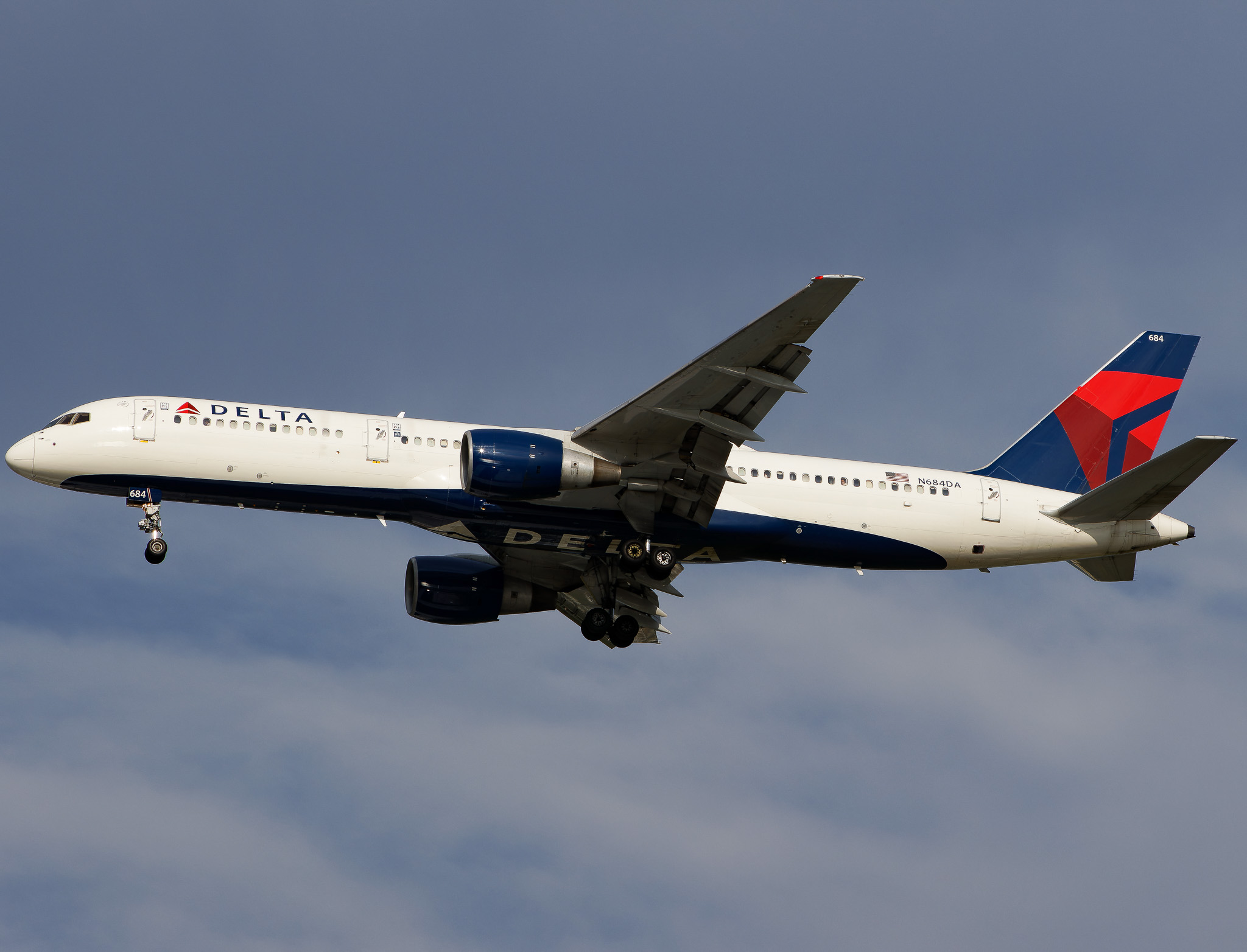 Full size: Delta Airlines Boeing 757-200 N684DA at Tampa International Airport