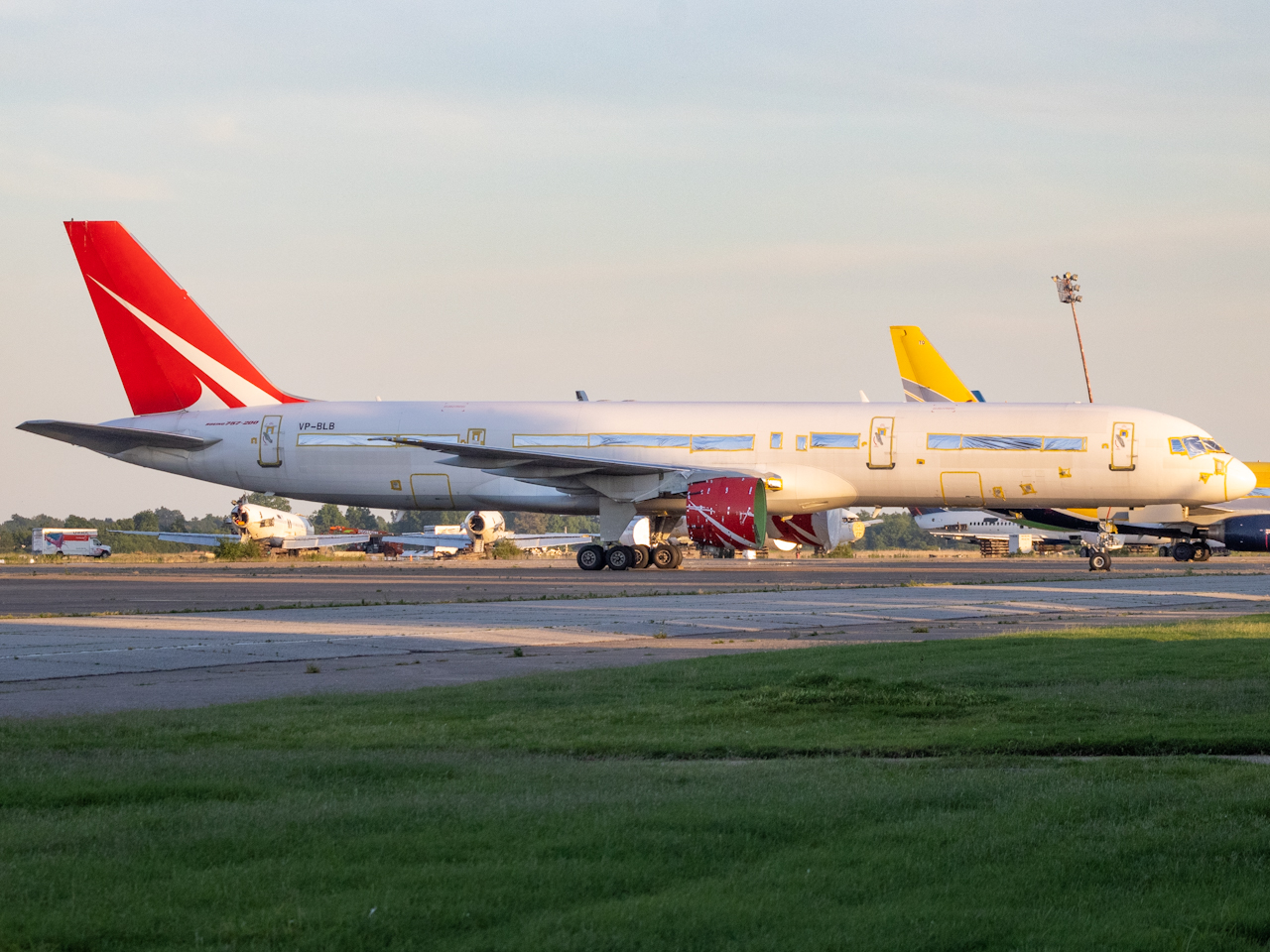Full size: Royal Flight Boeing 757-200 VP-BLB at Blytheville Arkansas International Airport