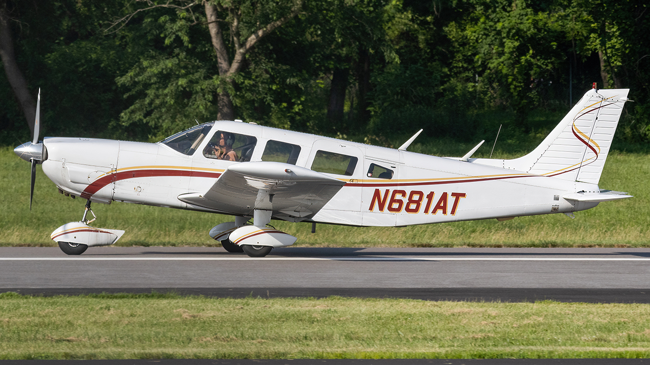 Full size: PRIVATE Piper PA-32 N681AT at College Park Airport
