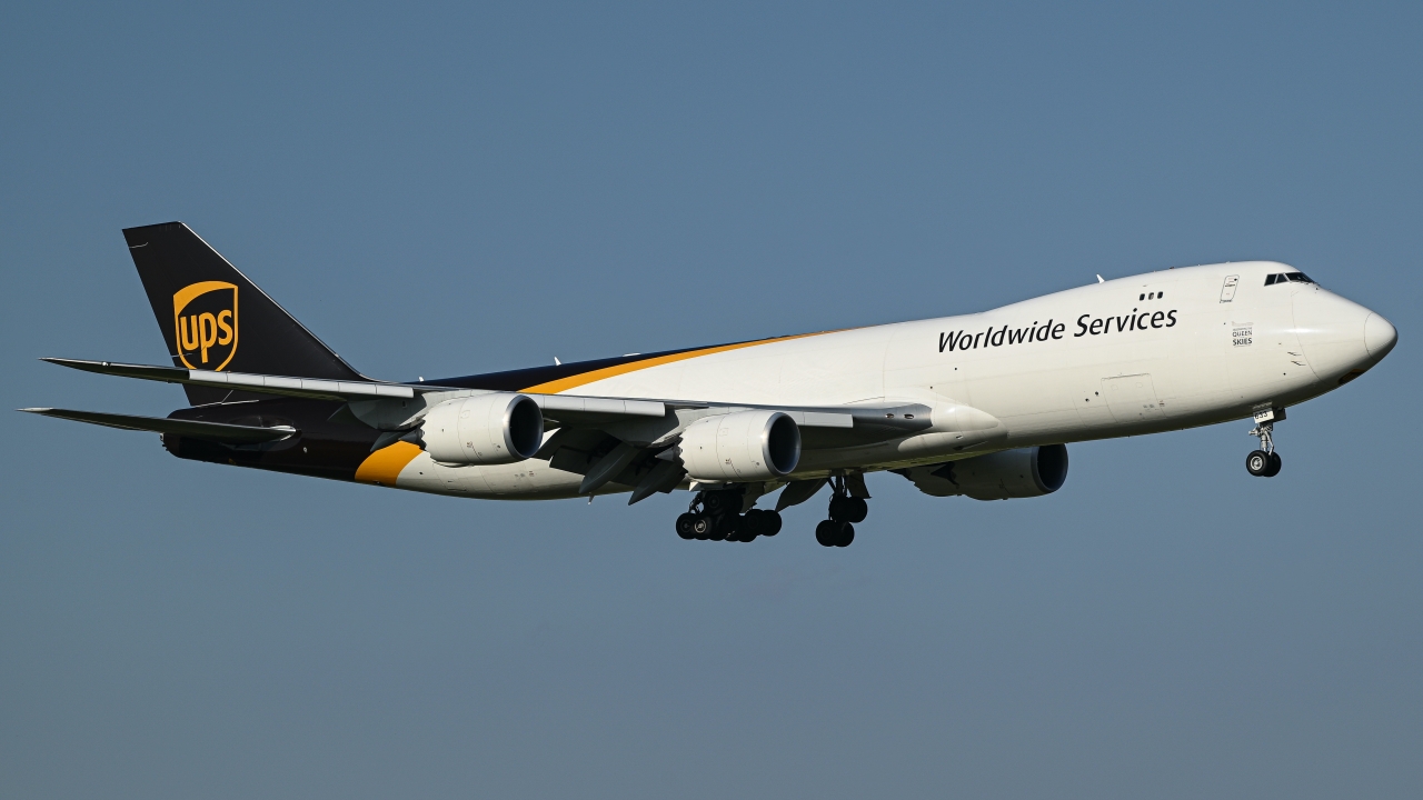 Full size: United Parcel Service Boeing 747-8F N633UP at Dallas-Fort Worth International Airport
