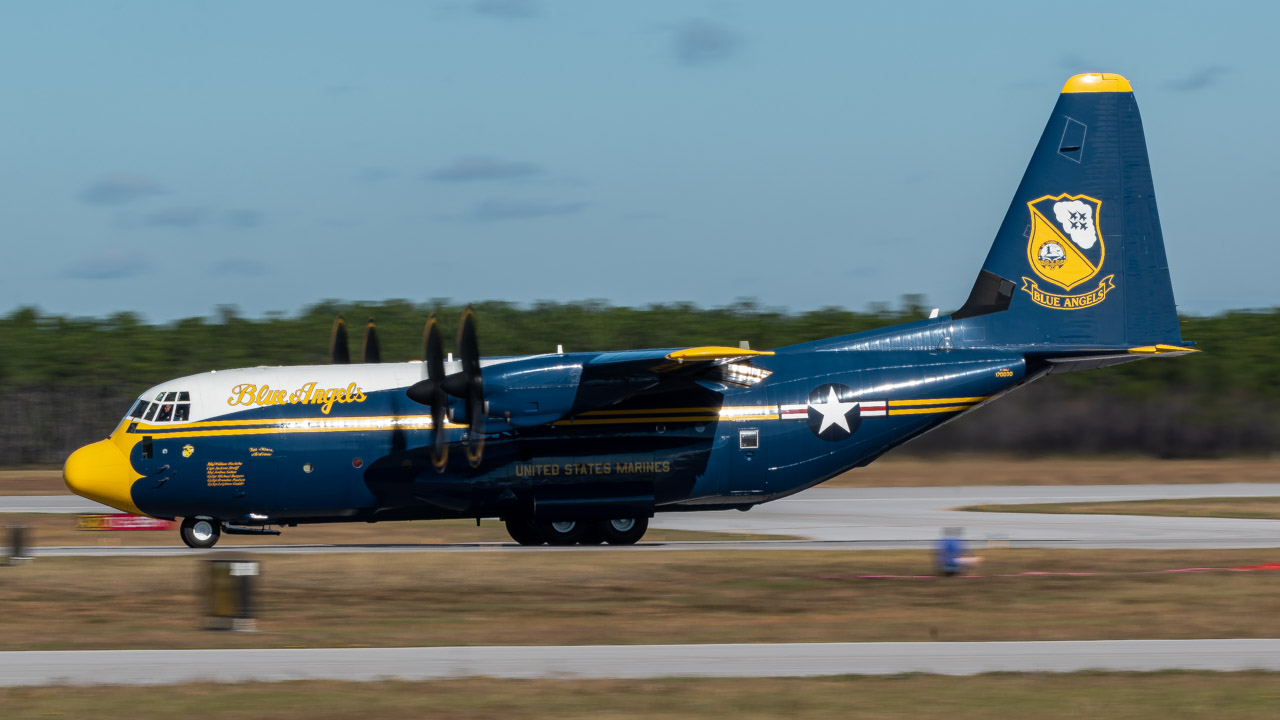 Full size: US Marine Corps Lockheed C-130J Hercules 170000 at Pamplona Airport