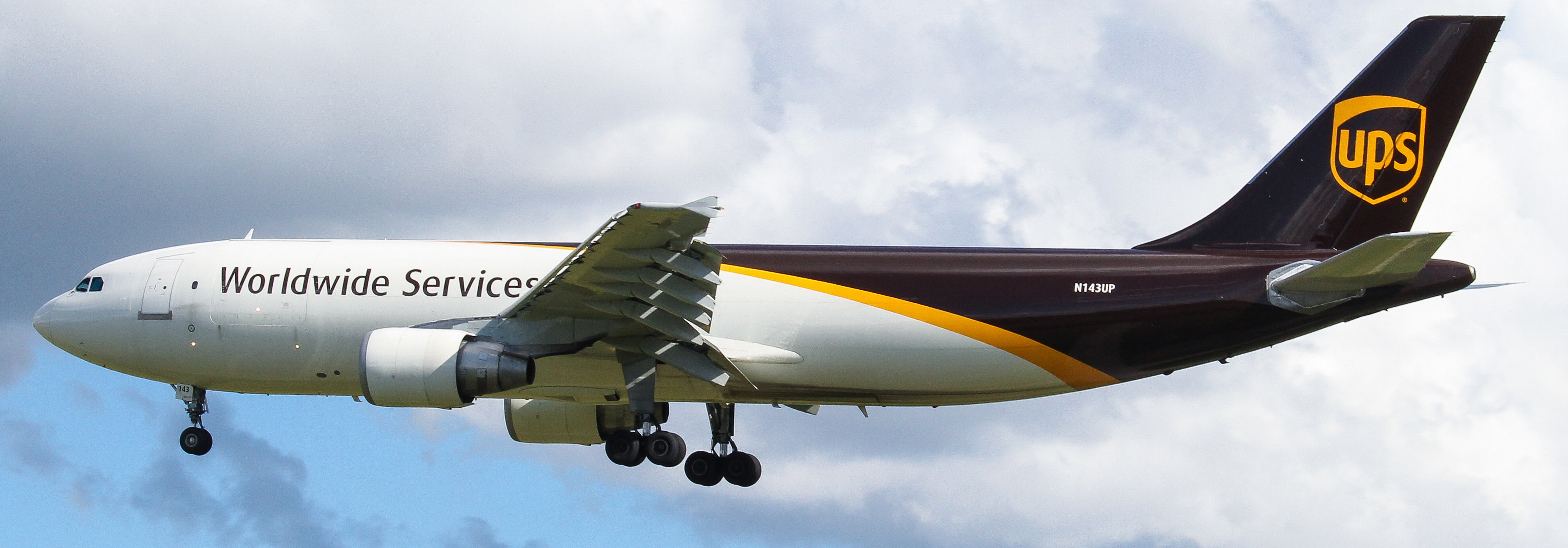 Full size: United Parcel Service Airbus A300F-600 N143UP at Philadelphia International Airport