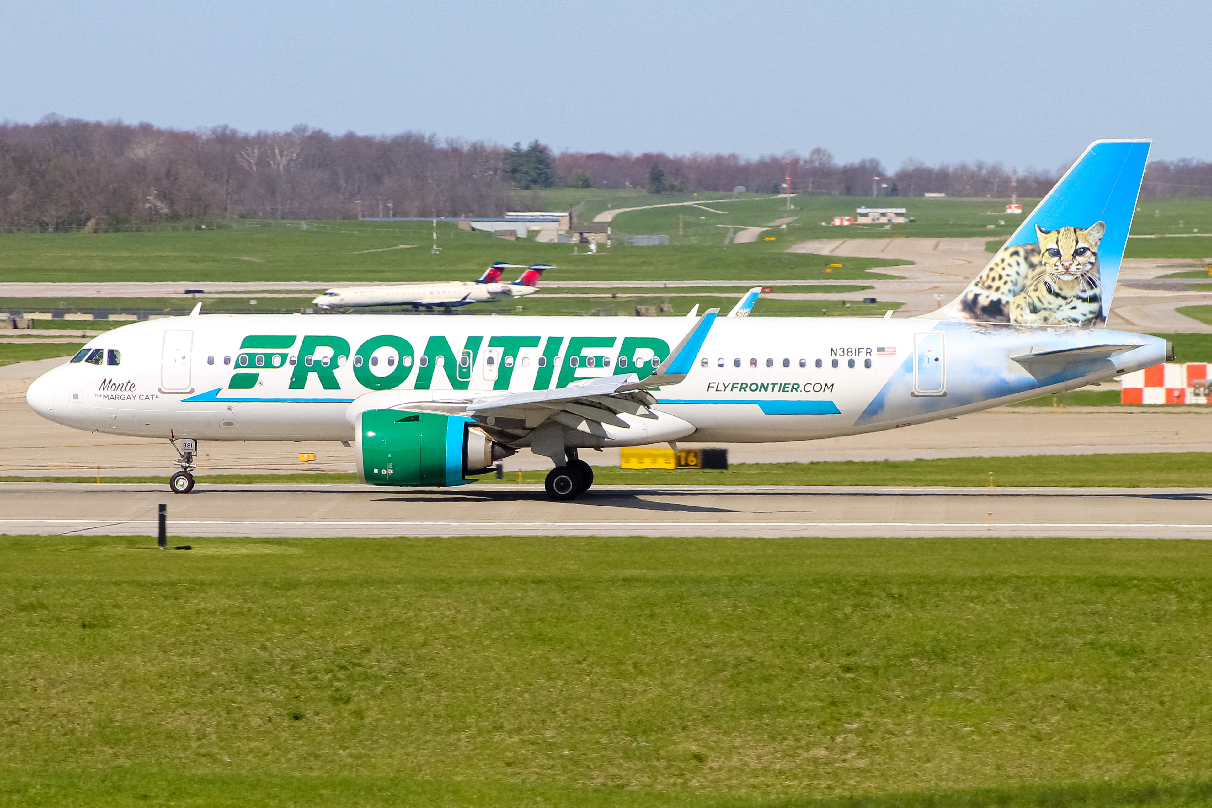 Full size: Frontier Airlines Airbus A320NEO N381FR at Cincinnati/Northern Kentucky International Airport
