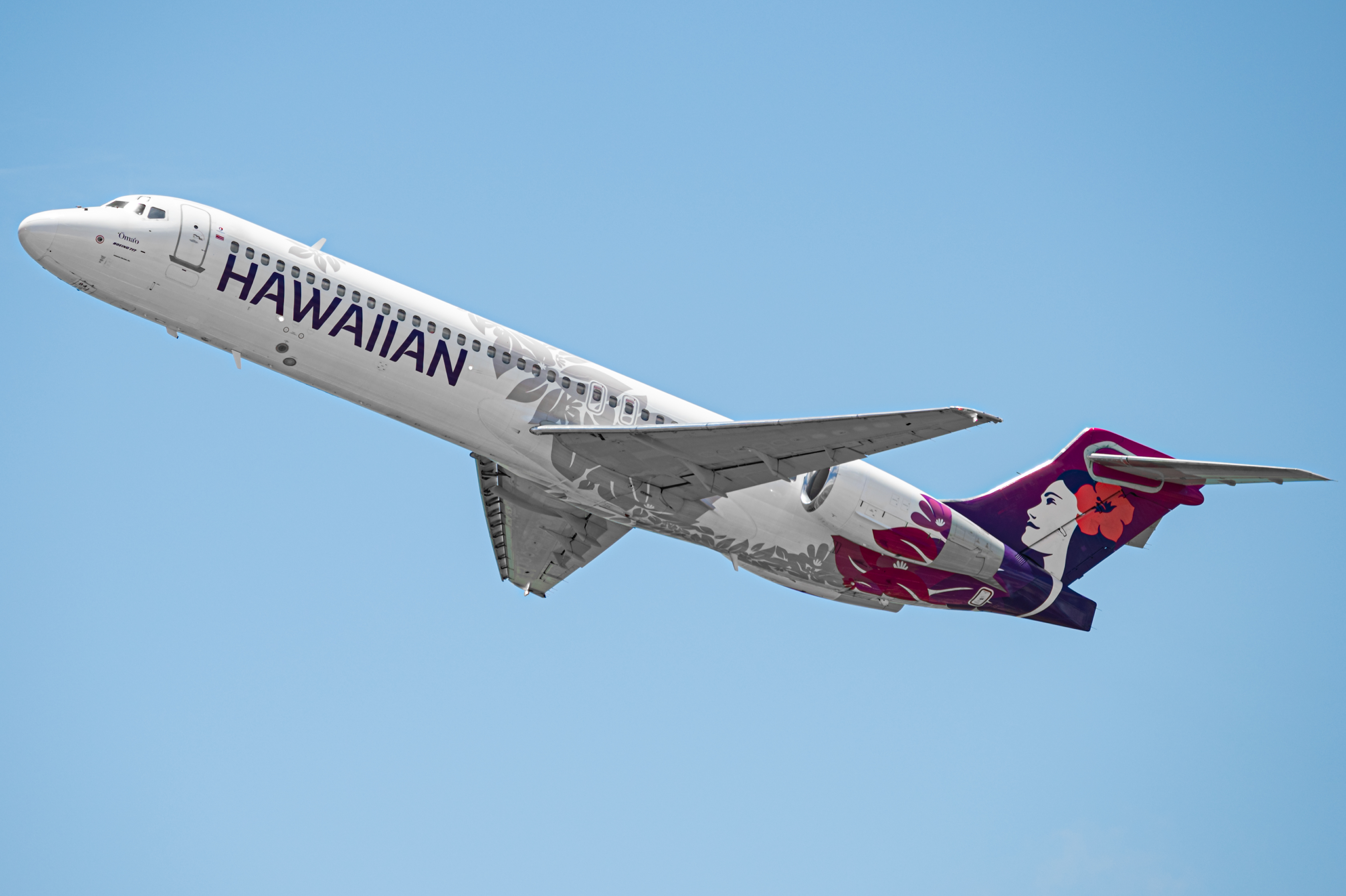 Full size: Hawaiian Airlines Boeing 717-200 N484HA at Daniel K Inouye International Airport