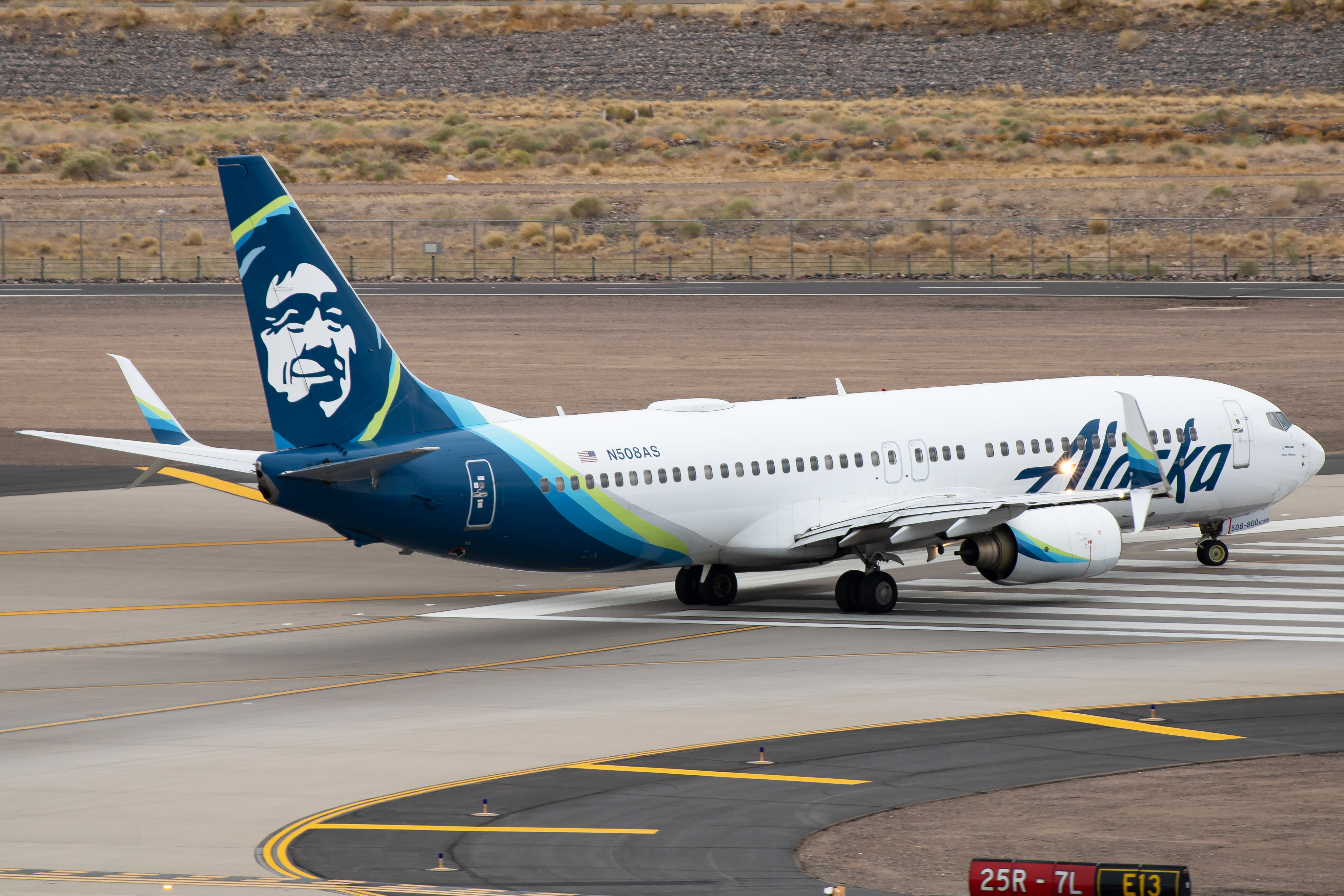 Full size: Alaska Airlines Boeing 737-800 N508AS at Phoenix Sky Harbor International Airport