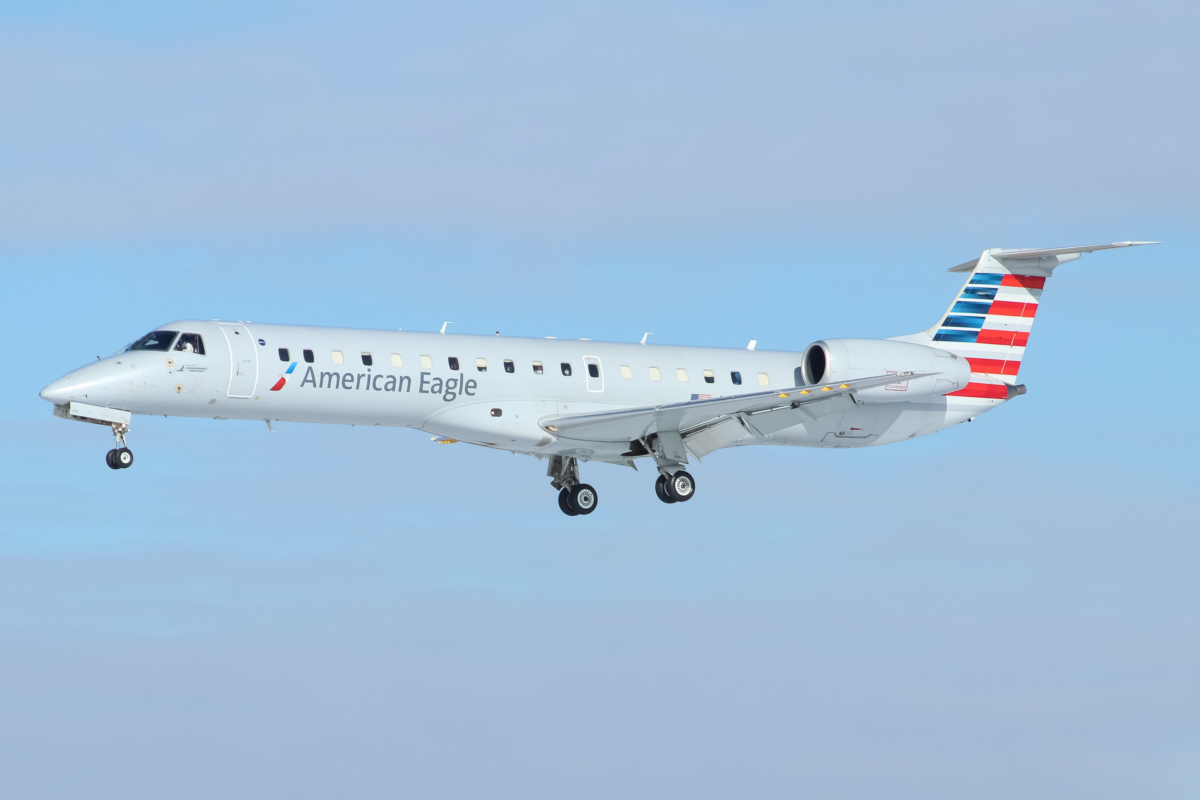 Full size: American Eagle Embraer ERJ145 N609DP at Philadelphia International Airport