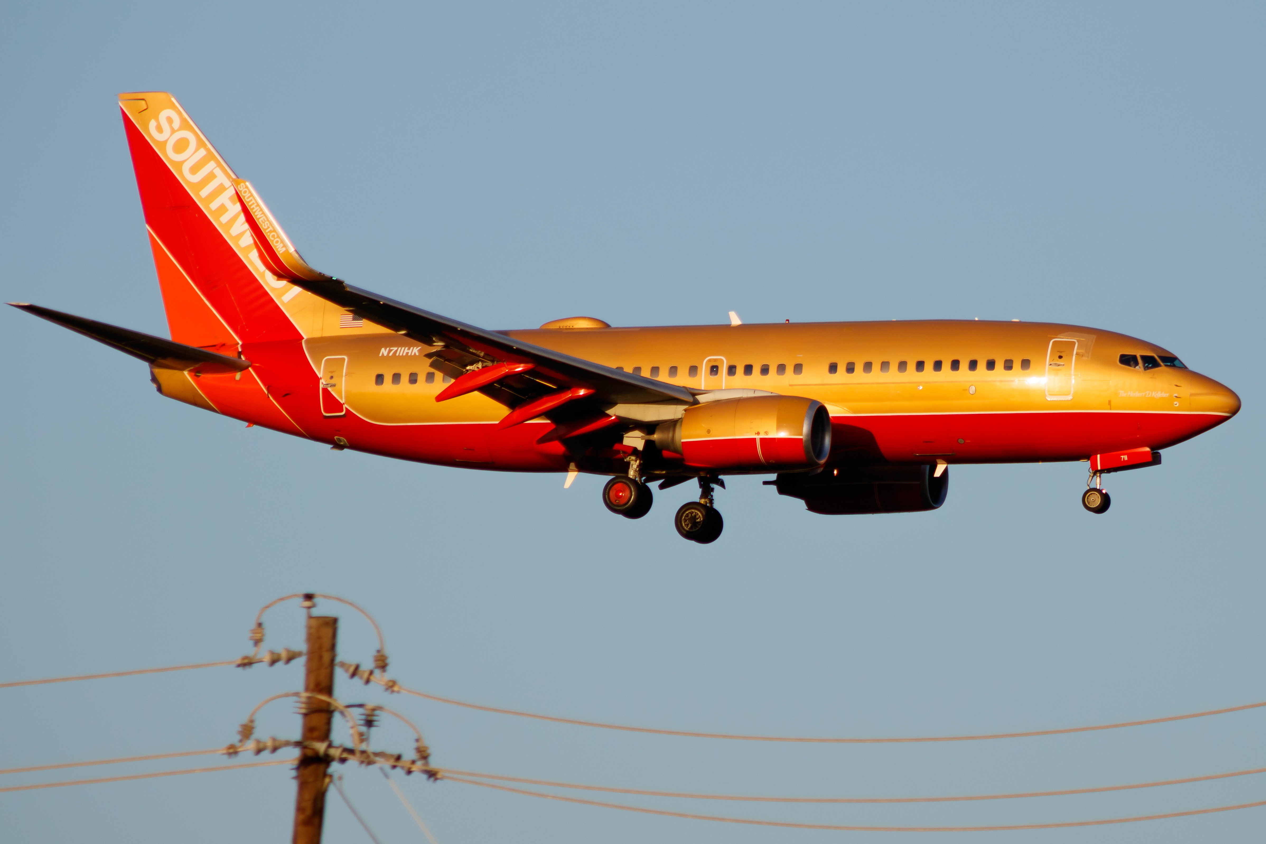 Full size: Southwest Airlines Boeing 737-700 N711HK at Austin-Bergstrom International Airport