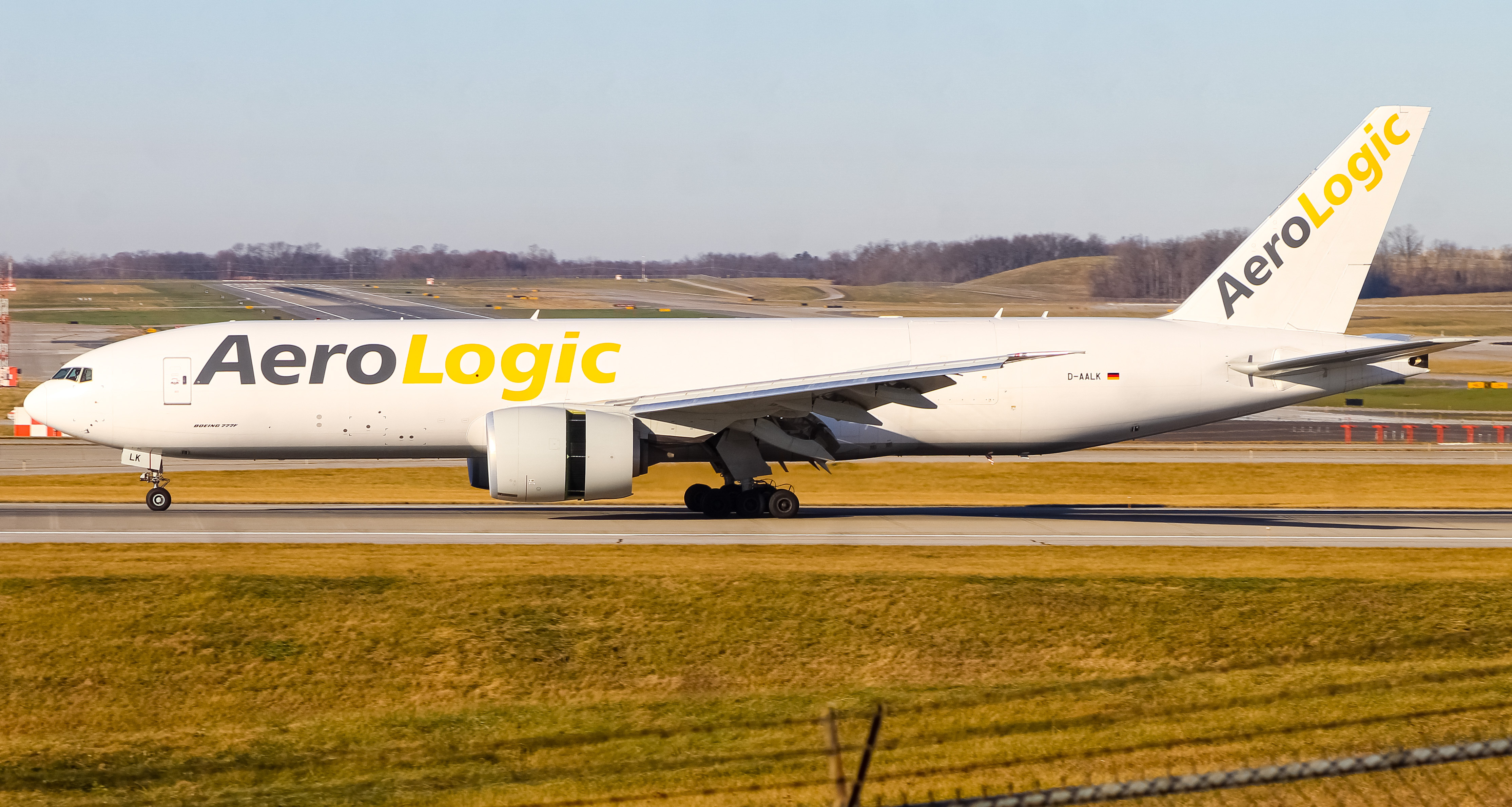 Full size: Aerologic Cargo Boeing 777-F D-AALK at Cincinnati/Northern Kentucky International Airport