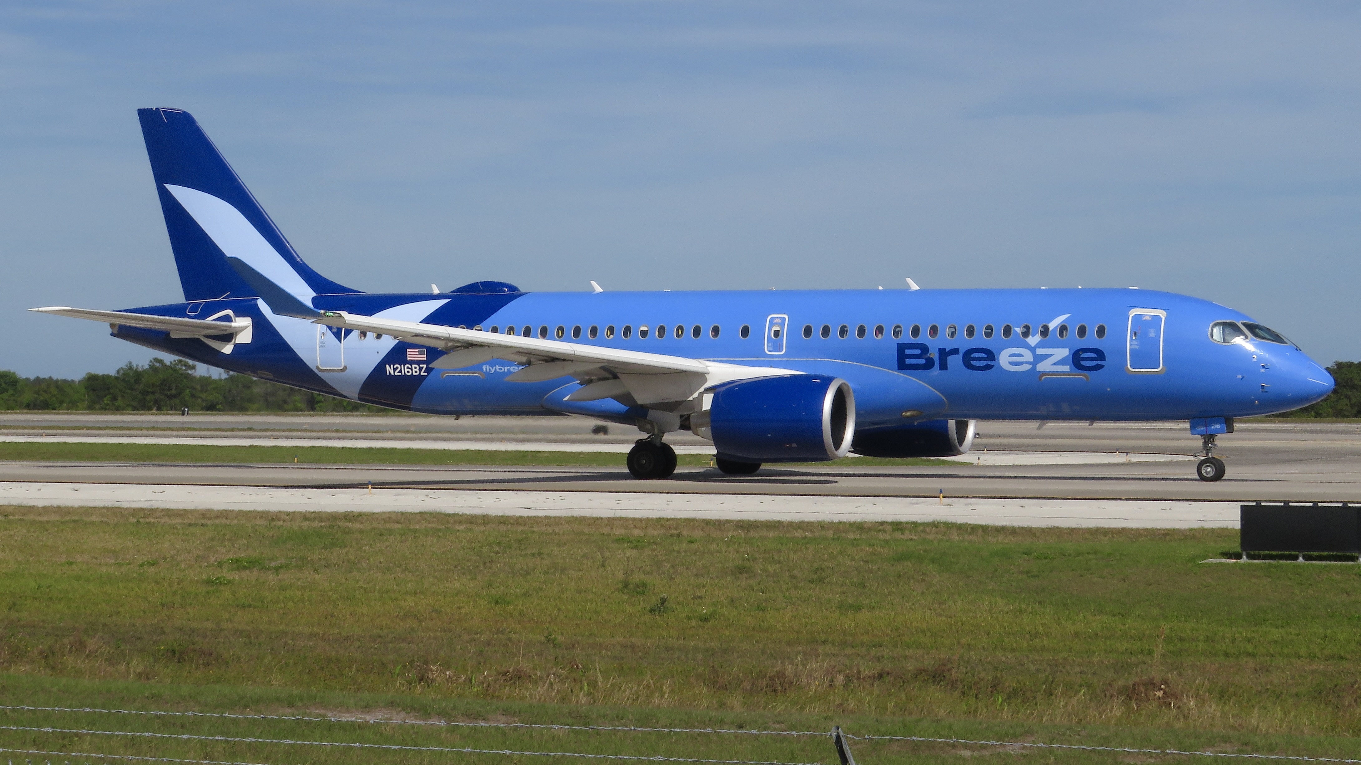 Full size: Breeze Airways Airbus A220-300 N216BZ at Orlando International Airport