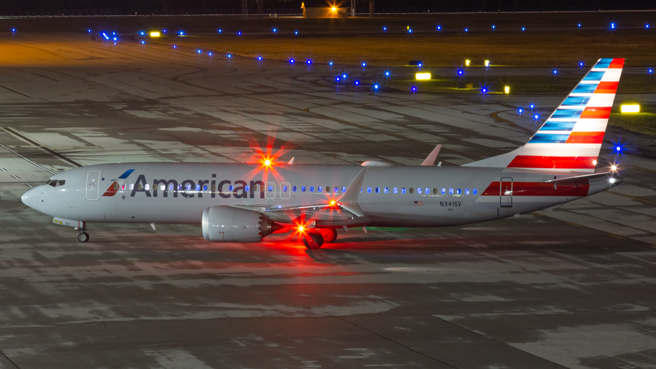 Full size: American Airlines Boeing 737 MAX 8 N341SV at John Glenn Columbus International Airport