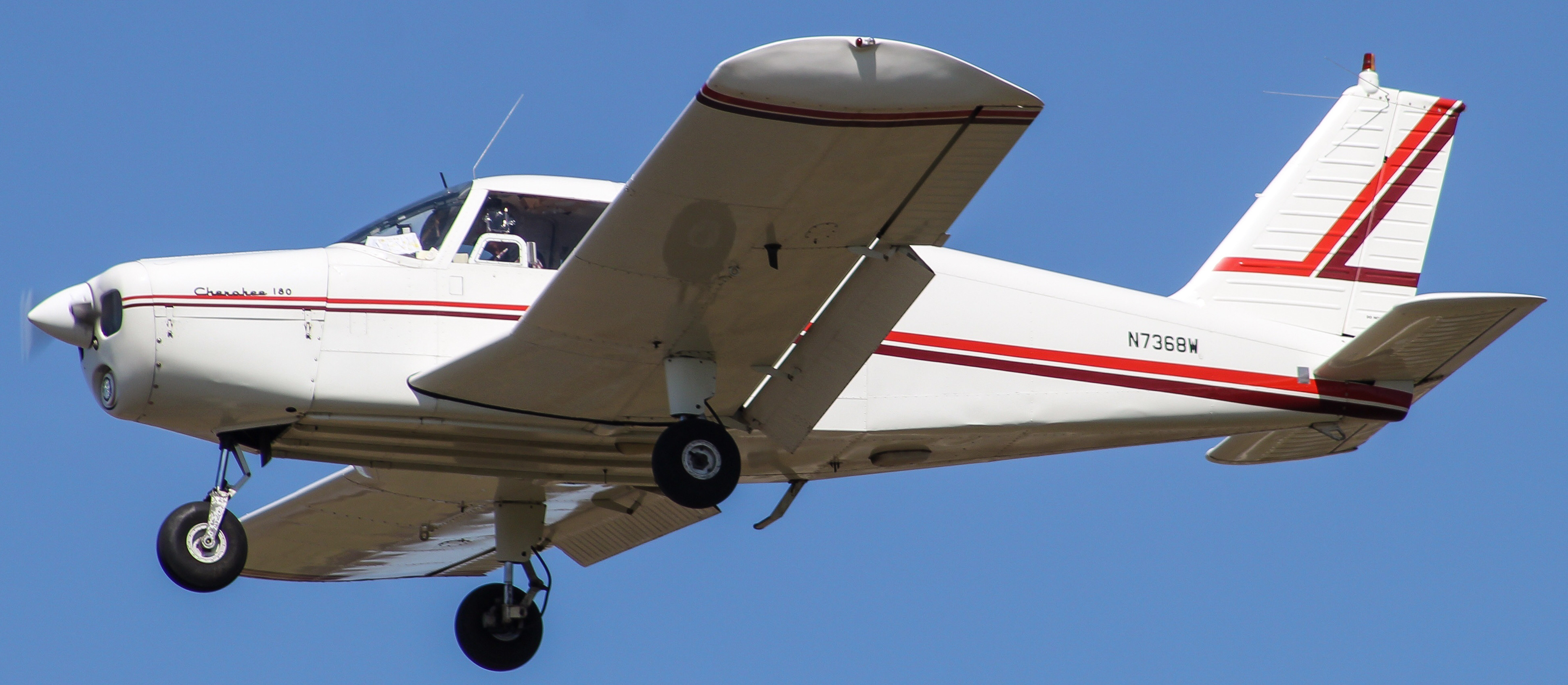Full size: PRIVATE Piper Cherokee  N7368W at Lancaster Airport