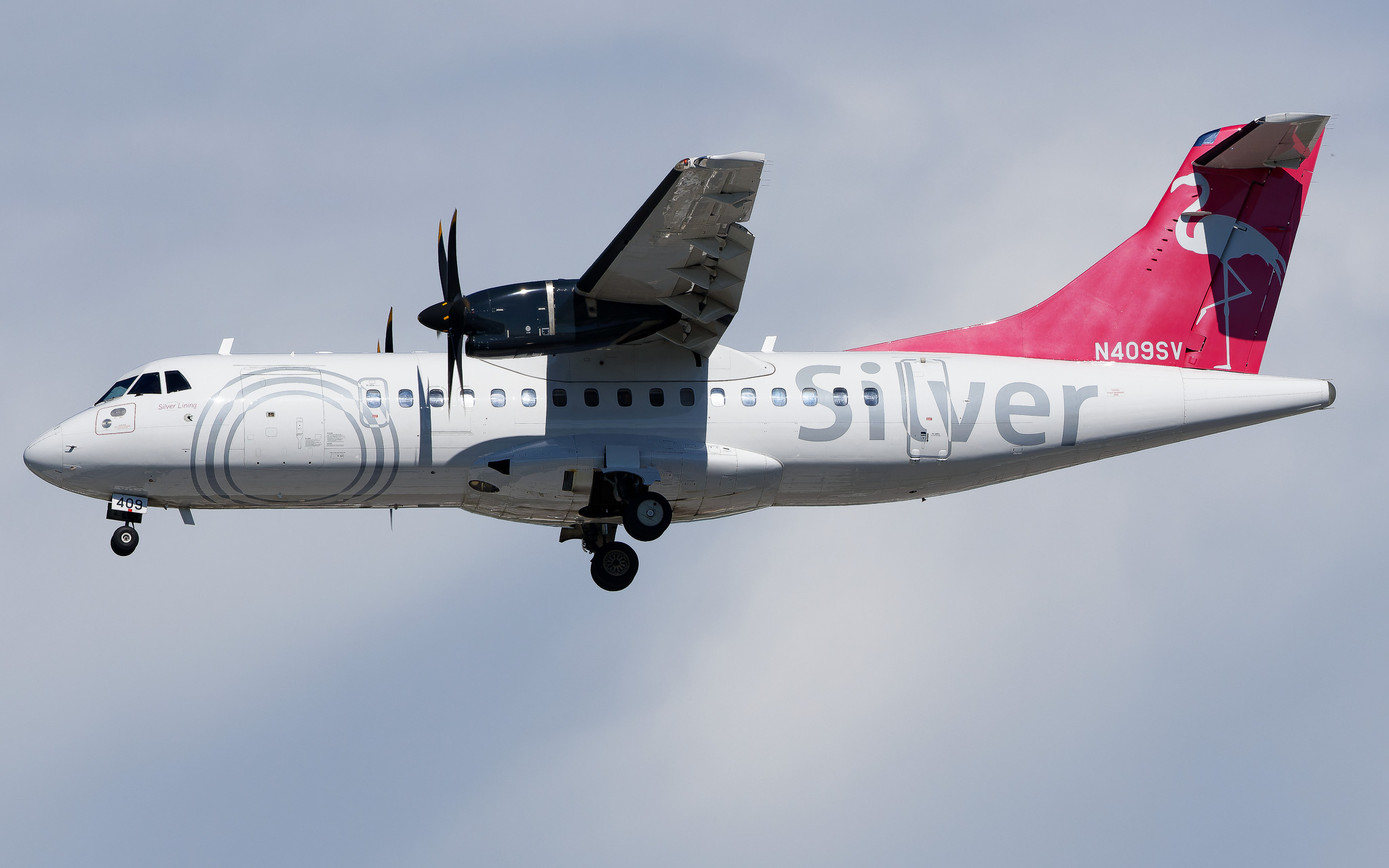 Full size: Silver Airways ATR 42-600 N409SV at Tampa International Airport