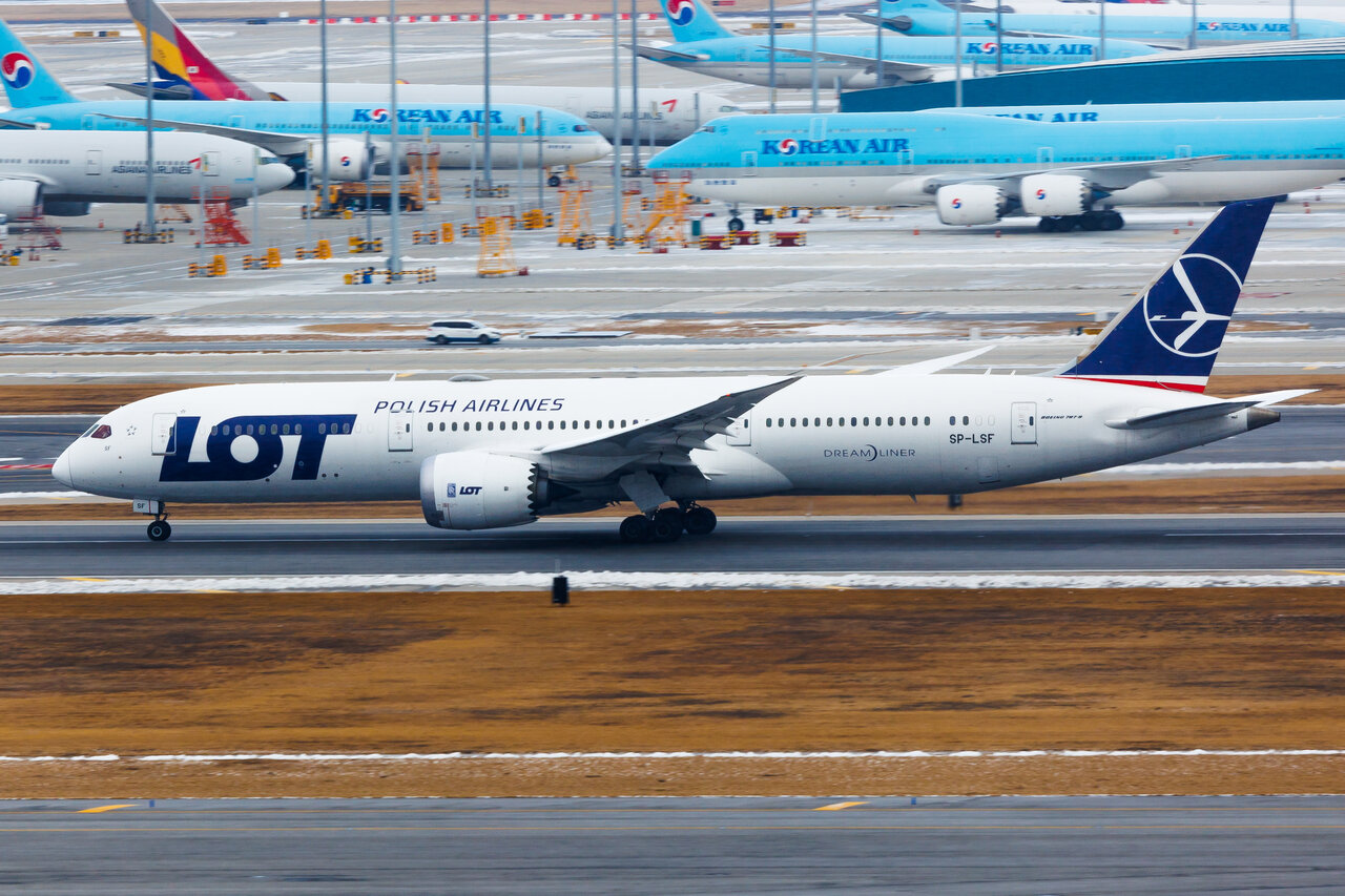 Full size: LOT Polish Airlines Boeing 787-9 SP-LSF at Yinchuan Hedong International Airport