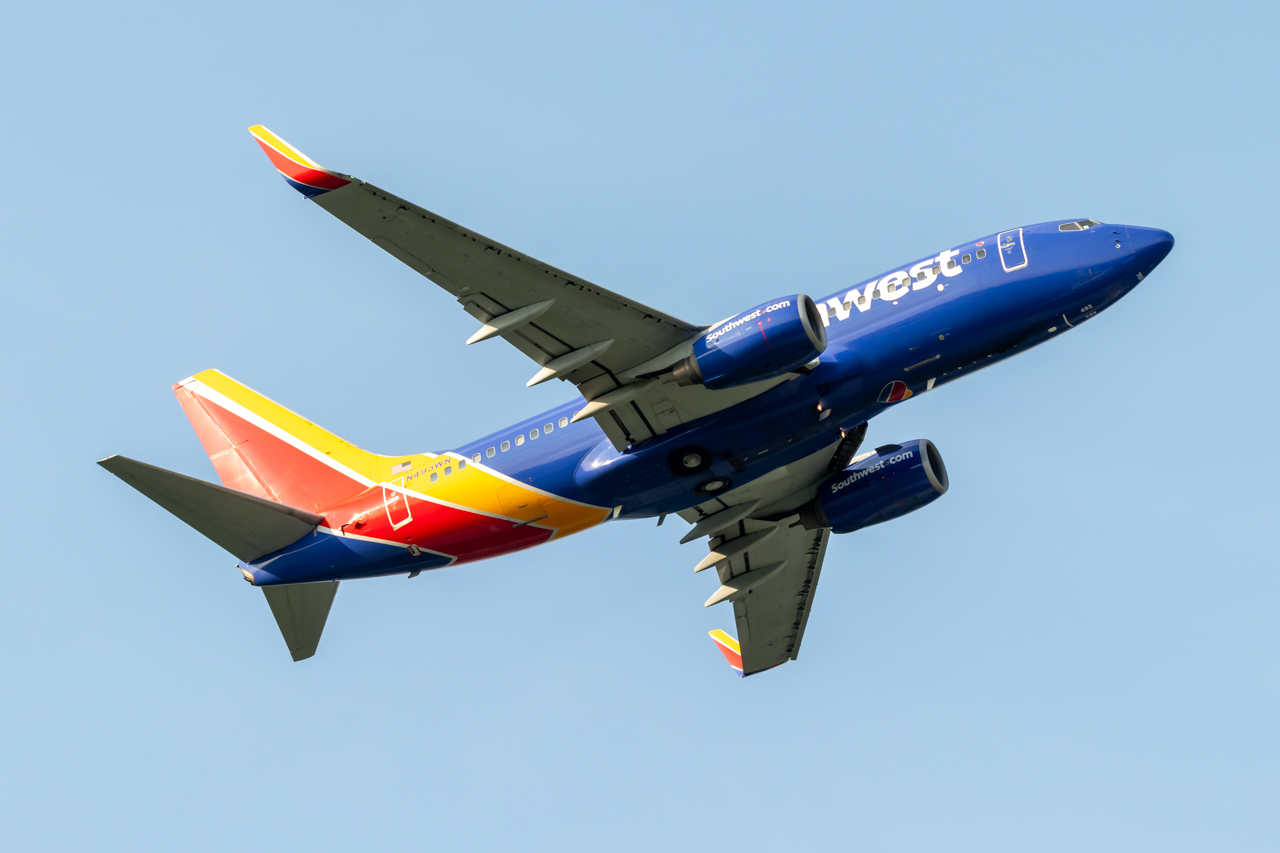 Full size: Southwest Airlines Boeing 737-700 N493WN at Baltimore/Washington International Thurgood Marshall Airport
