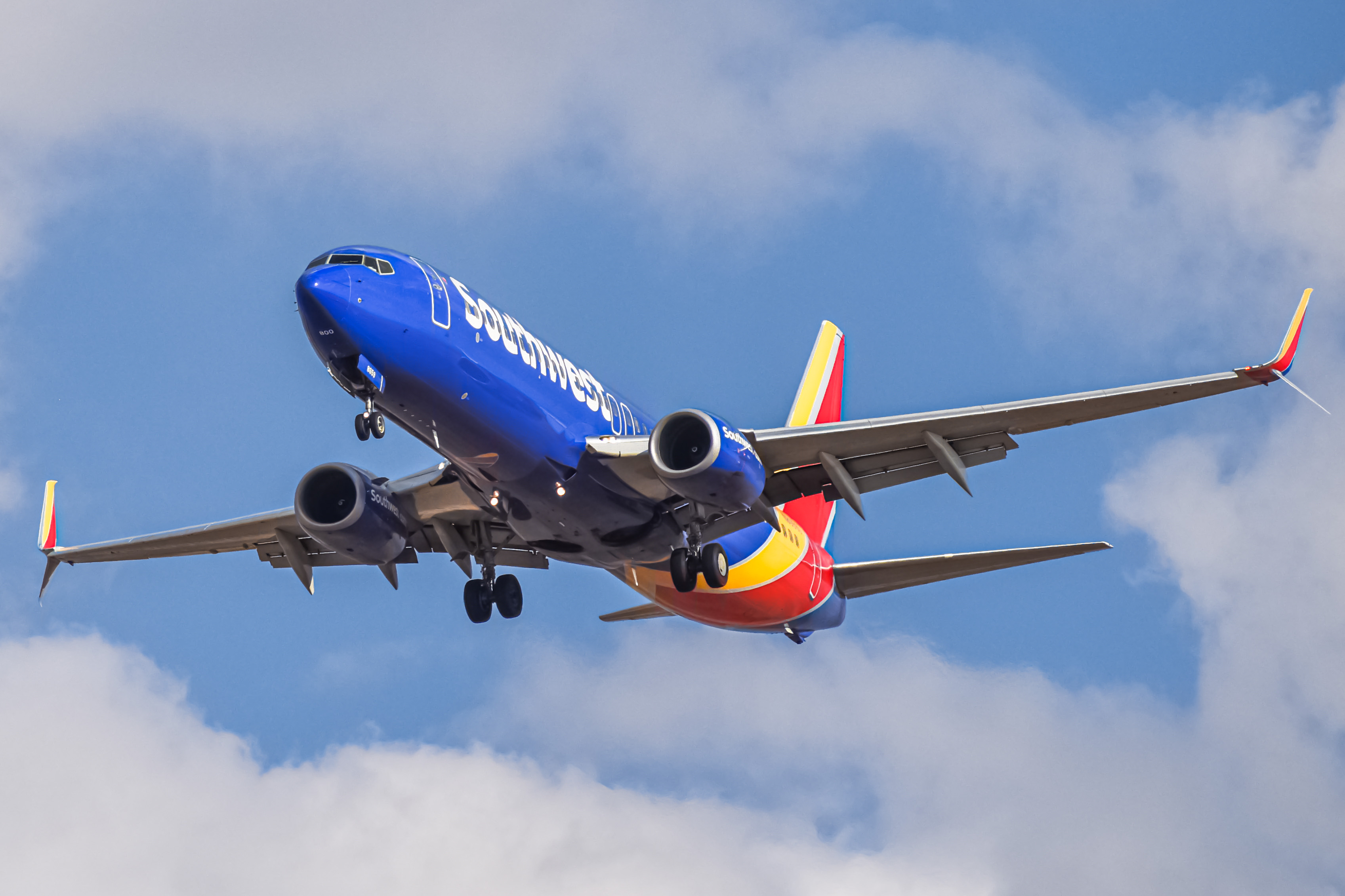 Full size: Southwest Airlines Boeing 737-800 N8659D at Denver International Airport
