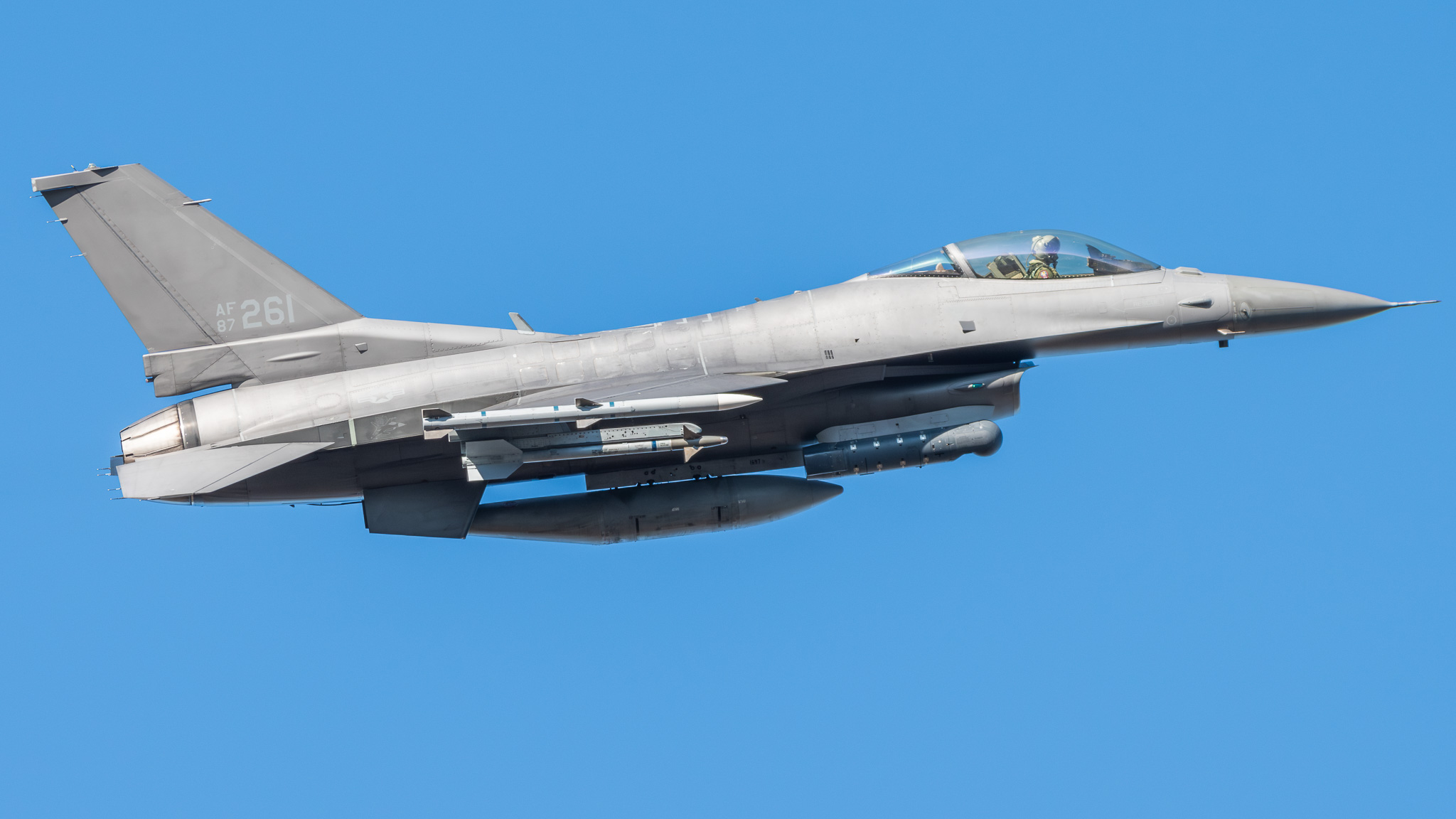 Full size: USAF - United States Air Force General Dynamics F-16 Fighting Falcon 87-0261 at Joint Base Andrews