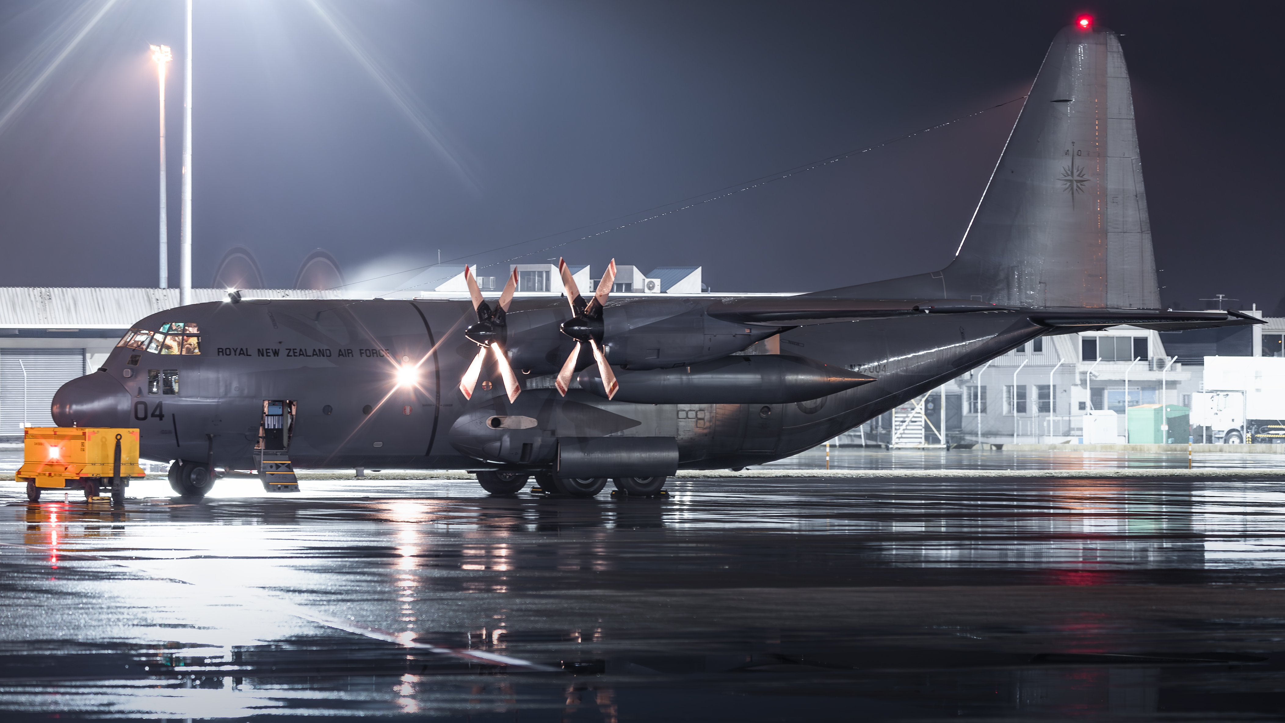 Full size: Royal New Zealand Air Force Lockheed C-130H Hercules NZ7004 at Christchurch International Airport