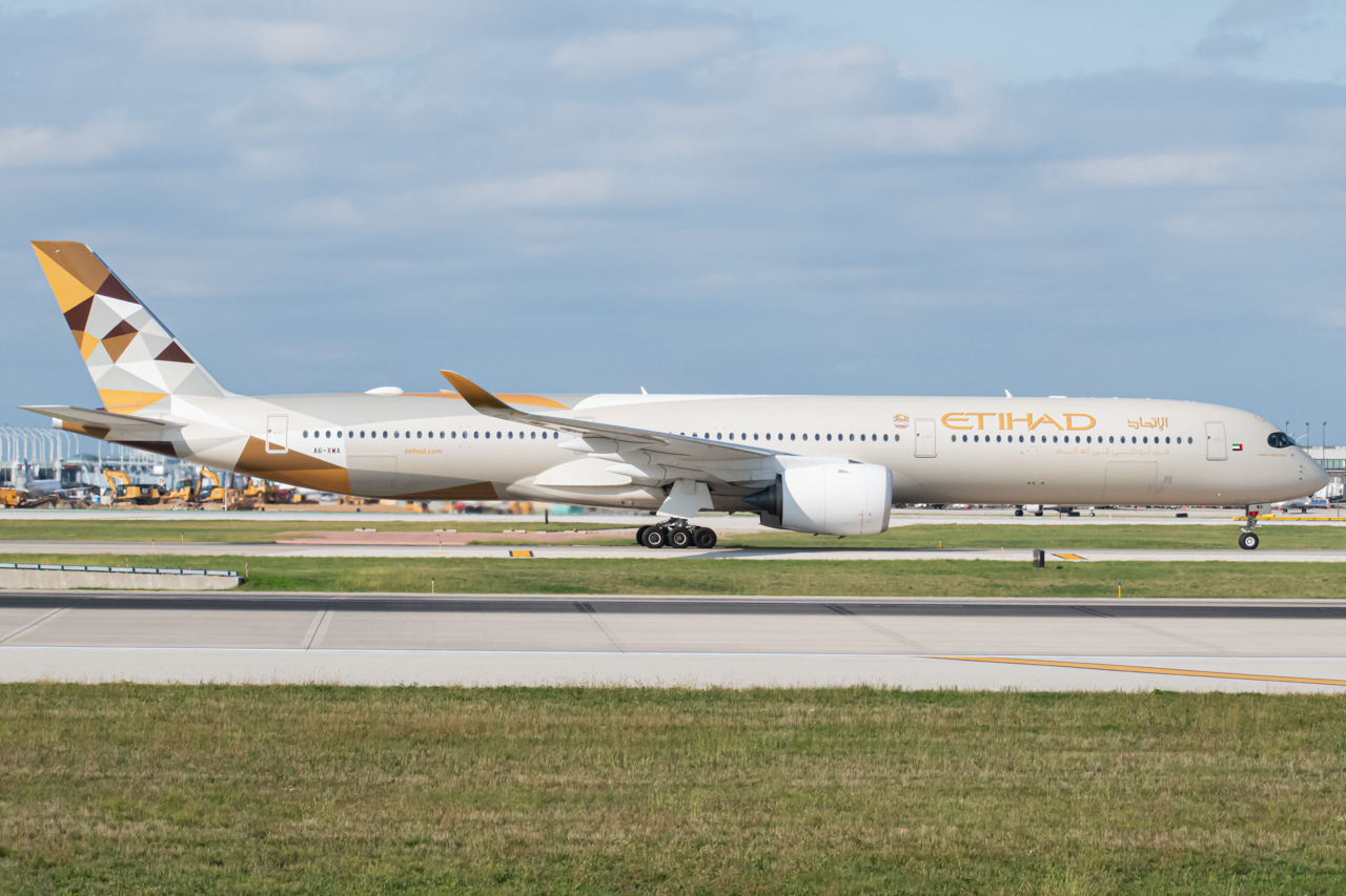 Full size: Etihad Airways Airbus A350-1000 A6-XWA at Chicago O'Hare International Airport
