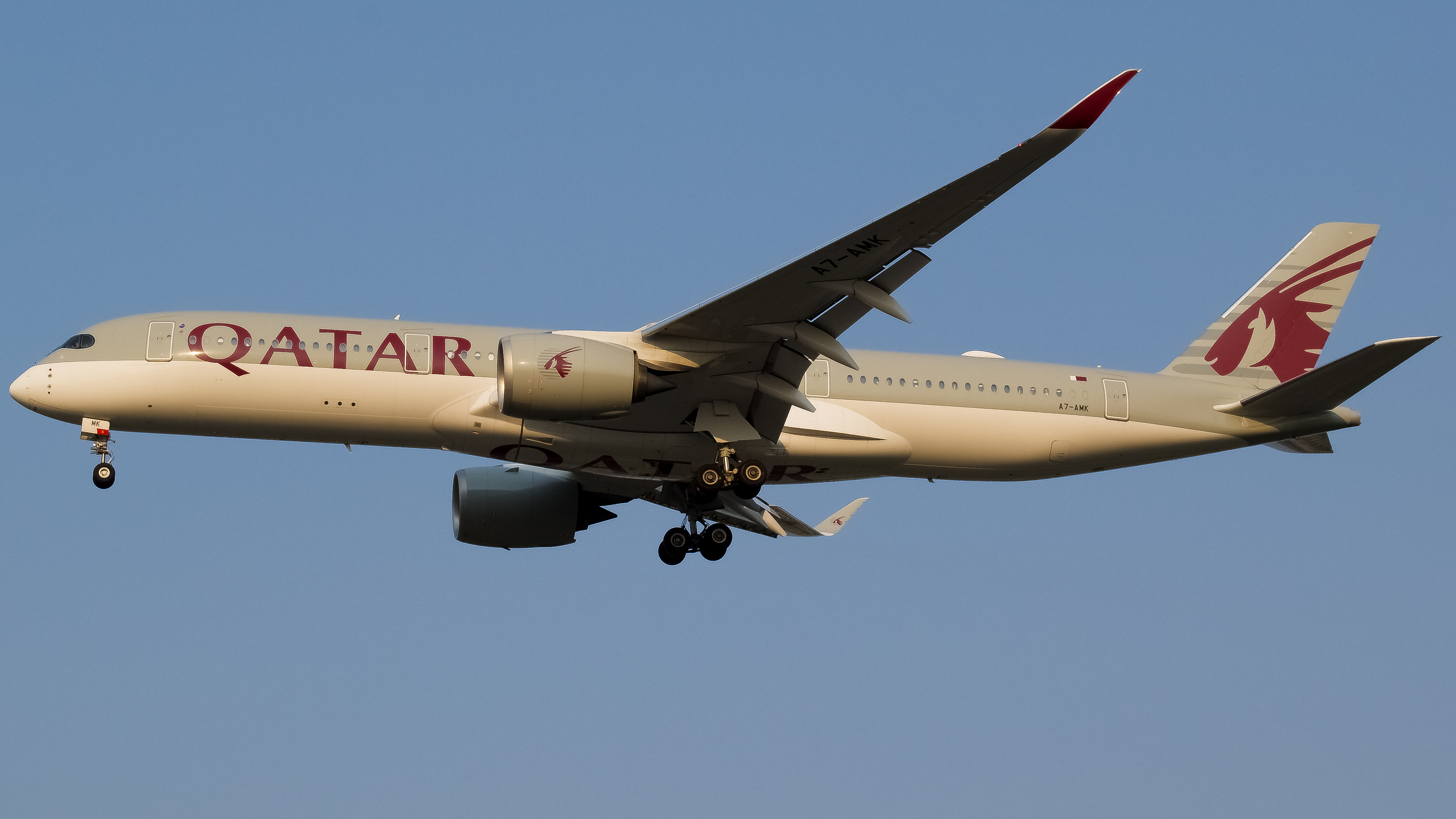 Full size: Qatar Airways Airbus A350-900 A7-AMK at Washington Dulles International Airport