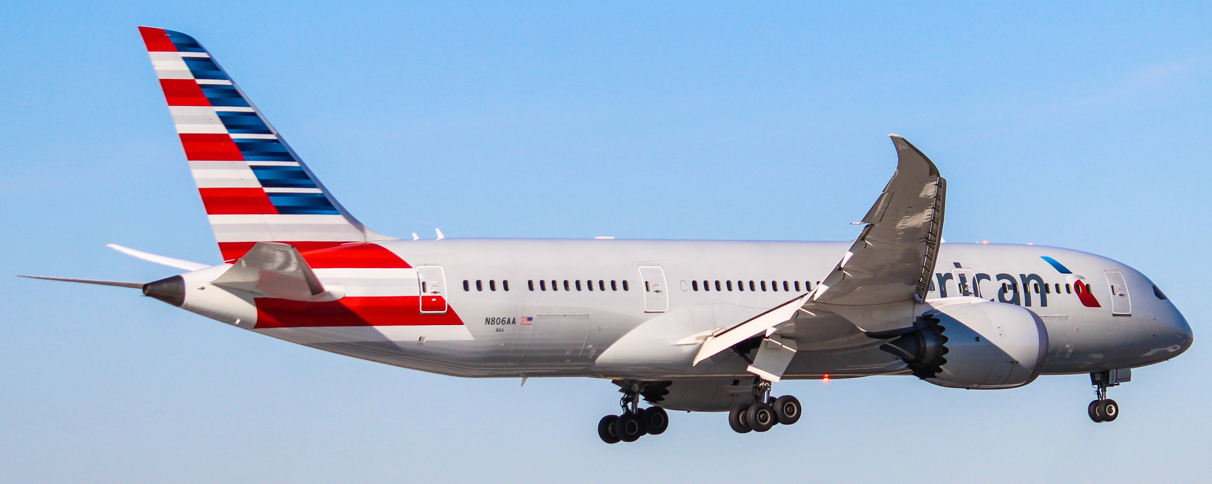 Full size: American Airlines Boeing 787-8 N806AA at Philadelphia International Airport