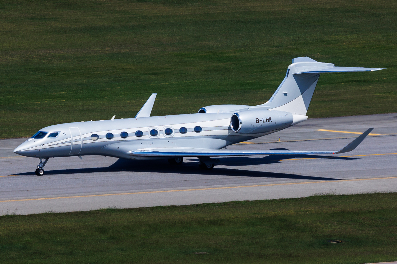 Full size: PRIVATE Gulfstream G650ER B-LHK at Hong Kong International Airport